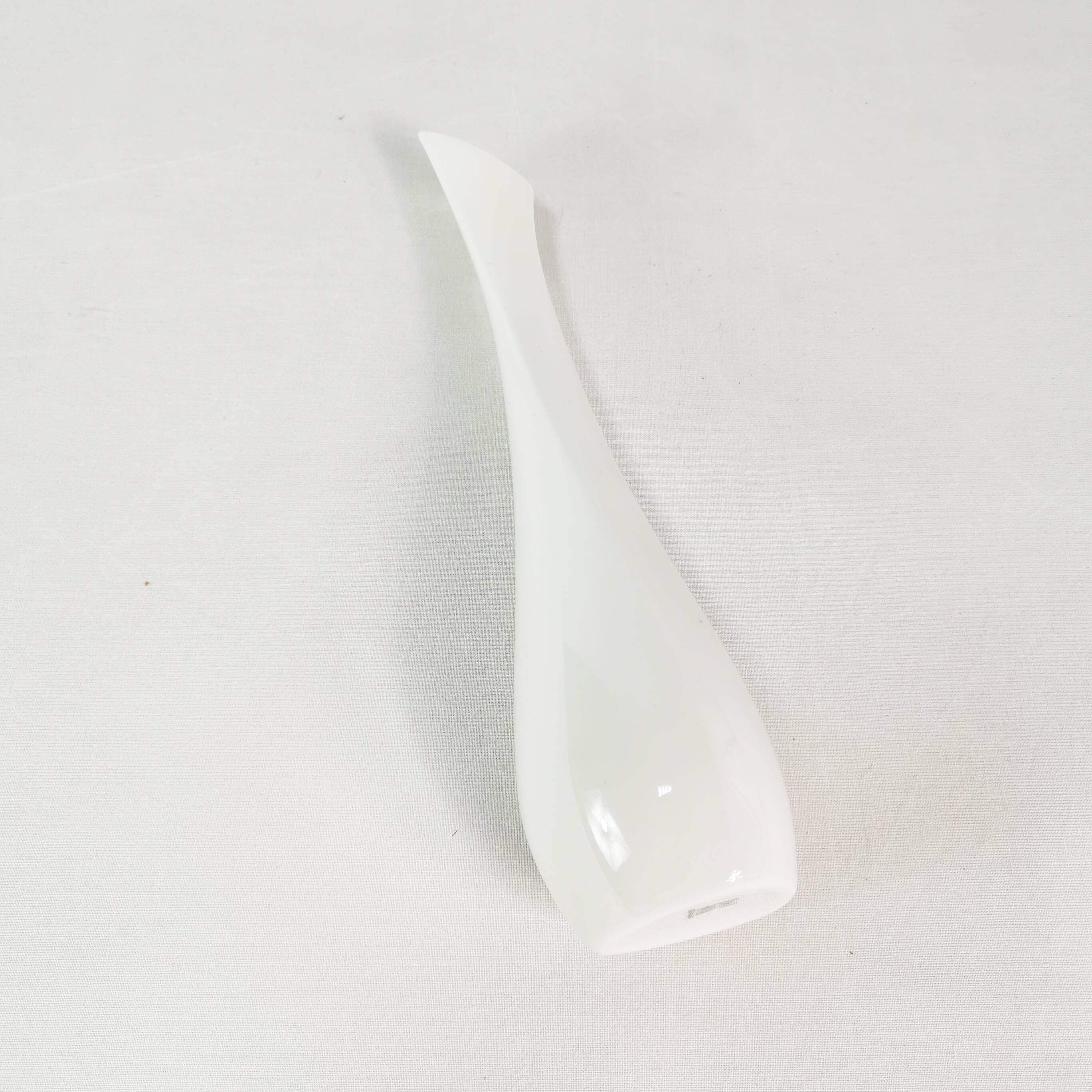 Minimalistyczny wazon porcelanowy, Sgrafo Modern, proj. Peter Muller, late 60.