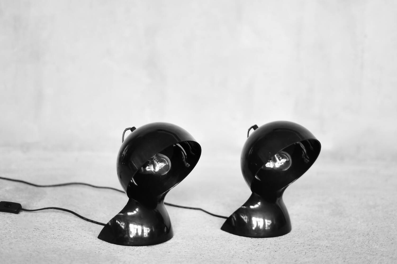 Vintage Modern Black Dalù Table Lamp by Vico Magistretti for Artemide, 1960