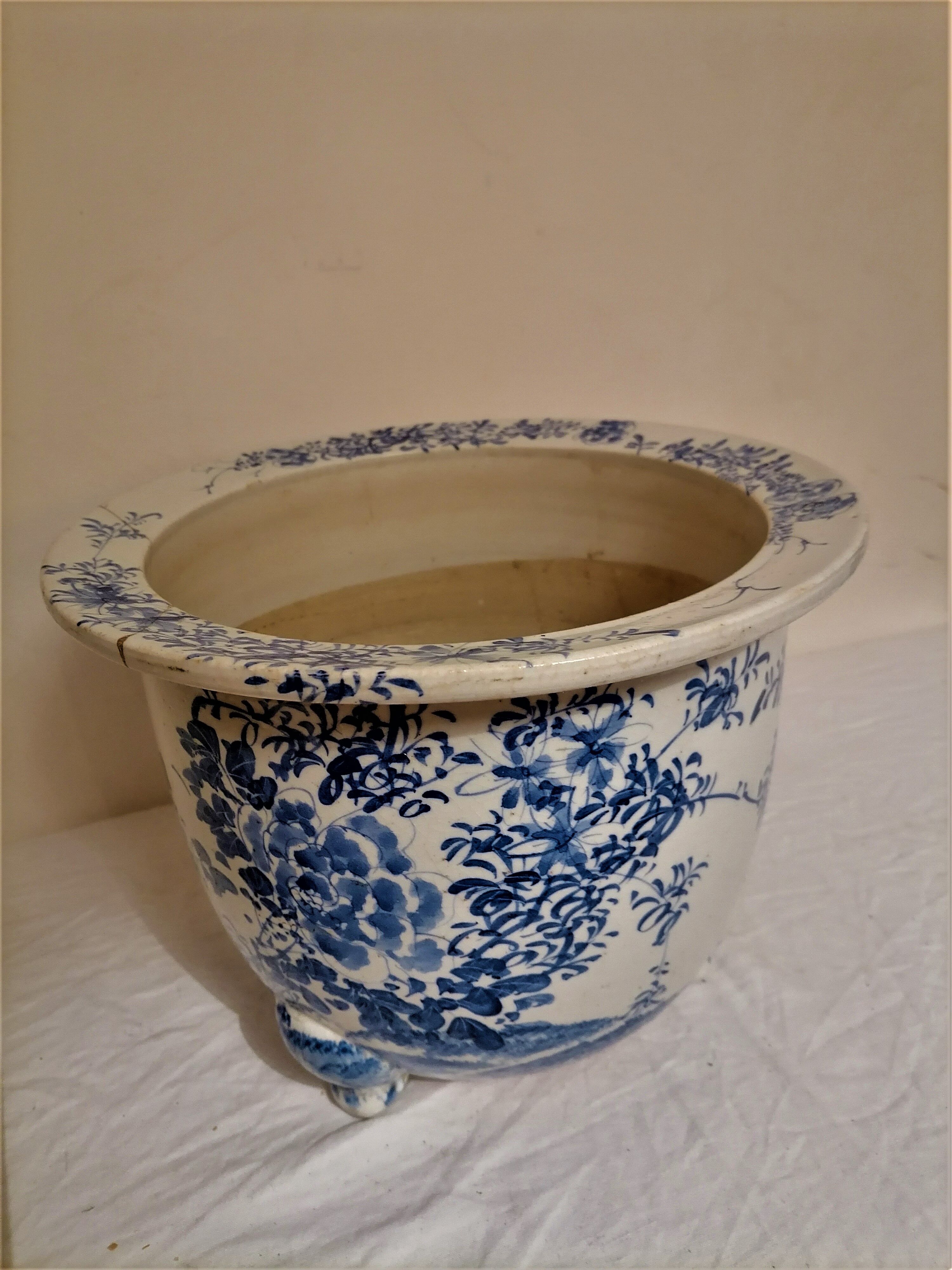 Important blue white porcelain pot cover. Japan. Meiji period (1868 - 1912)