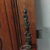 Paire d'anciens panneaux de porte en bois chêne sculpté