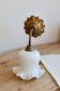 Applique murale vintage tulipe opaline blanche et laiton ciselé