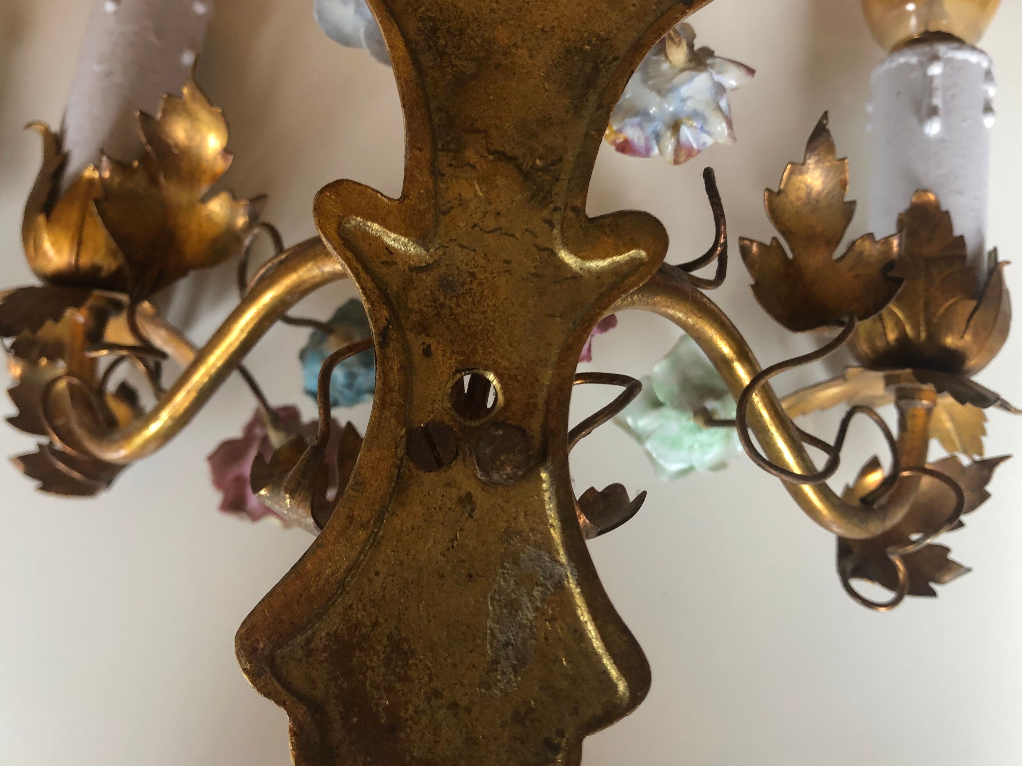 Two bronze wall light decorated with flowers in german porcelain