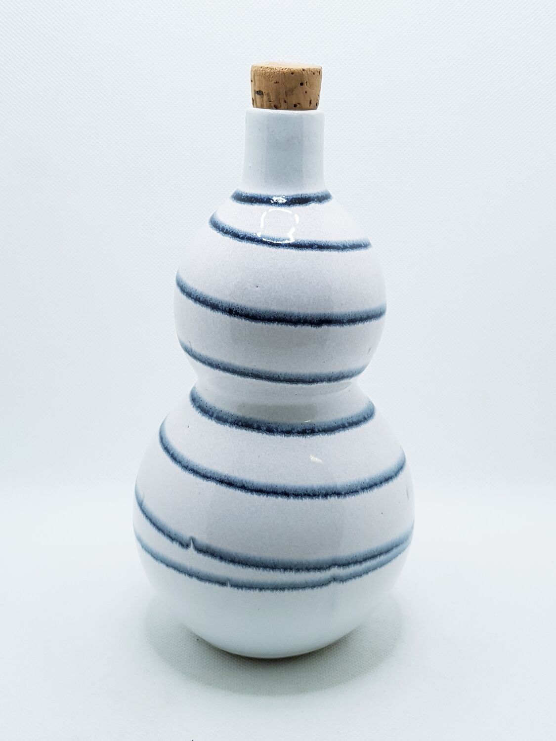 Flacon en céramique en forme de gourde