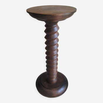 Wooden screw-mounted pedestal table