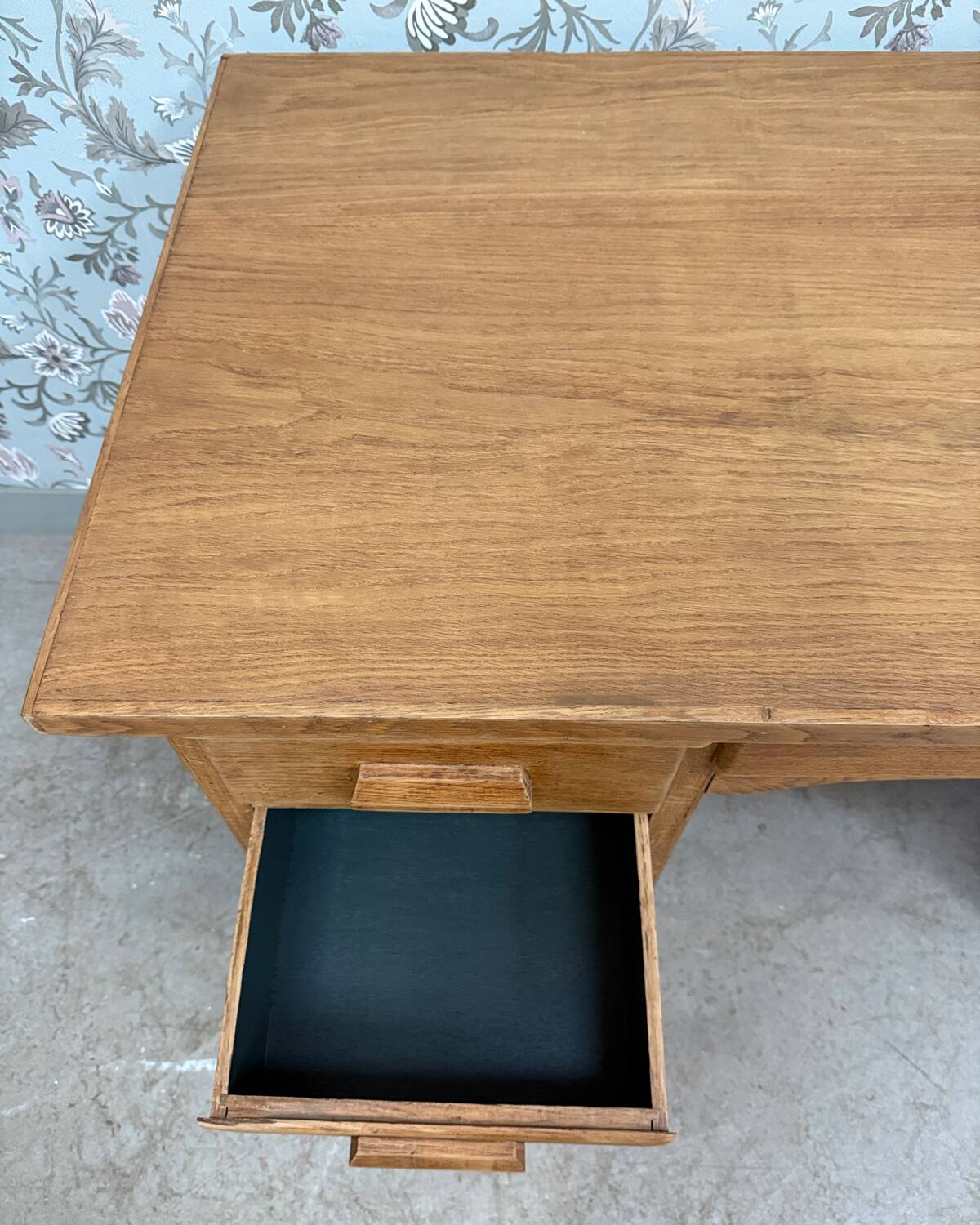 Oak half-minister's desk (renovated)