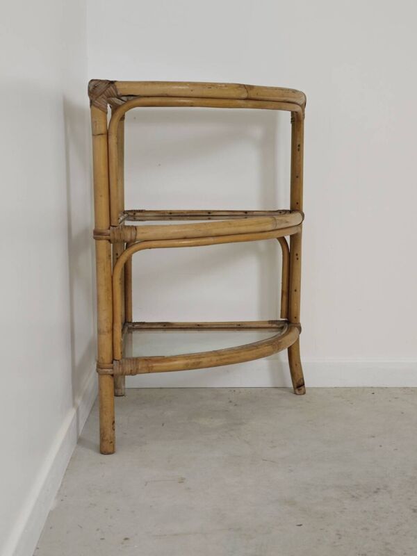 Étagère d'angle en rotin et verre 1970