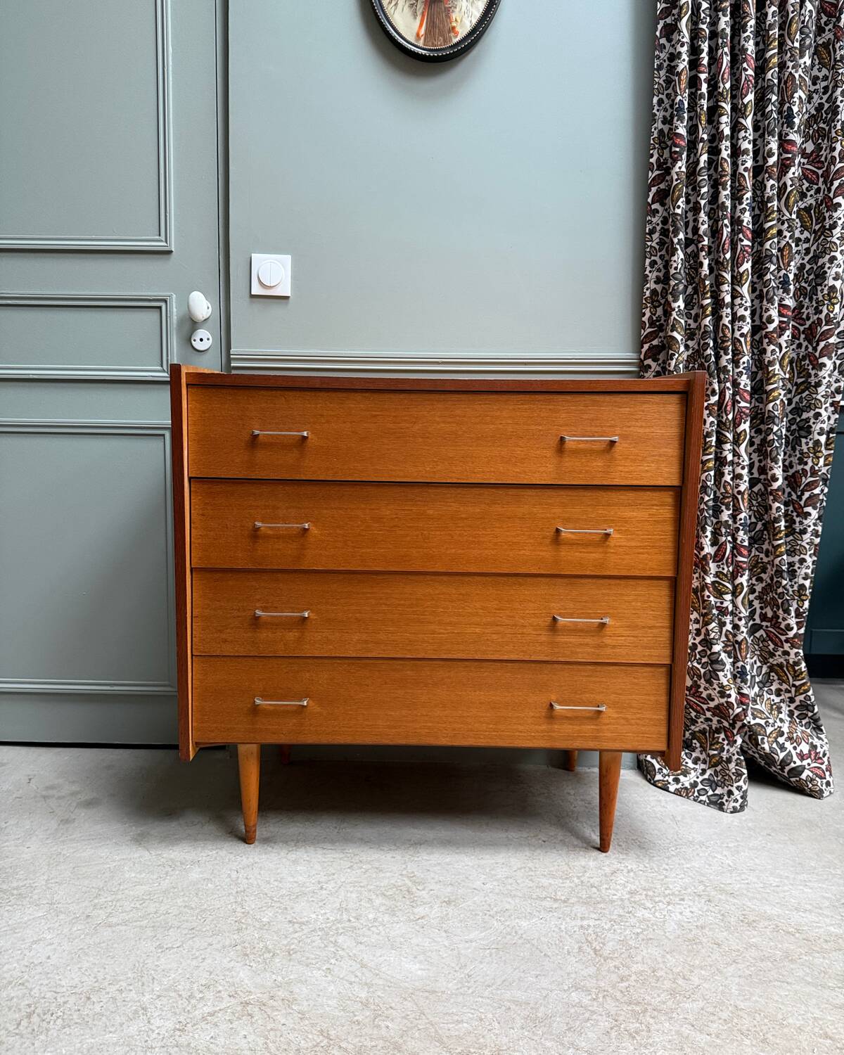 Vintage oak chest of drawers