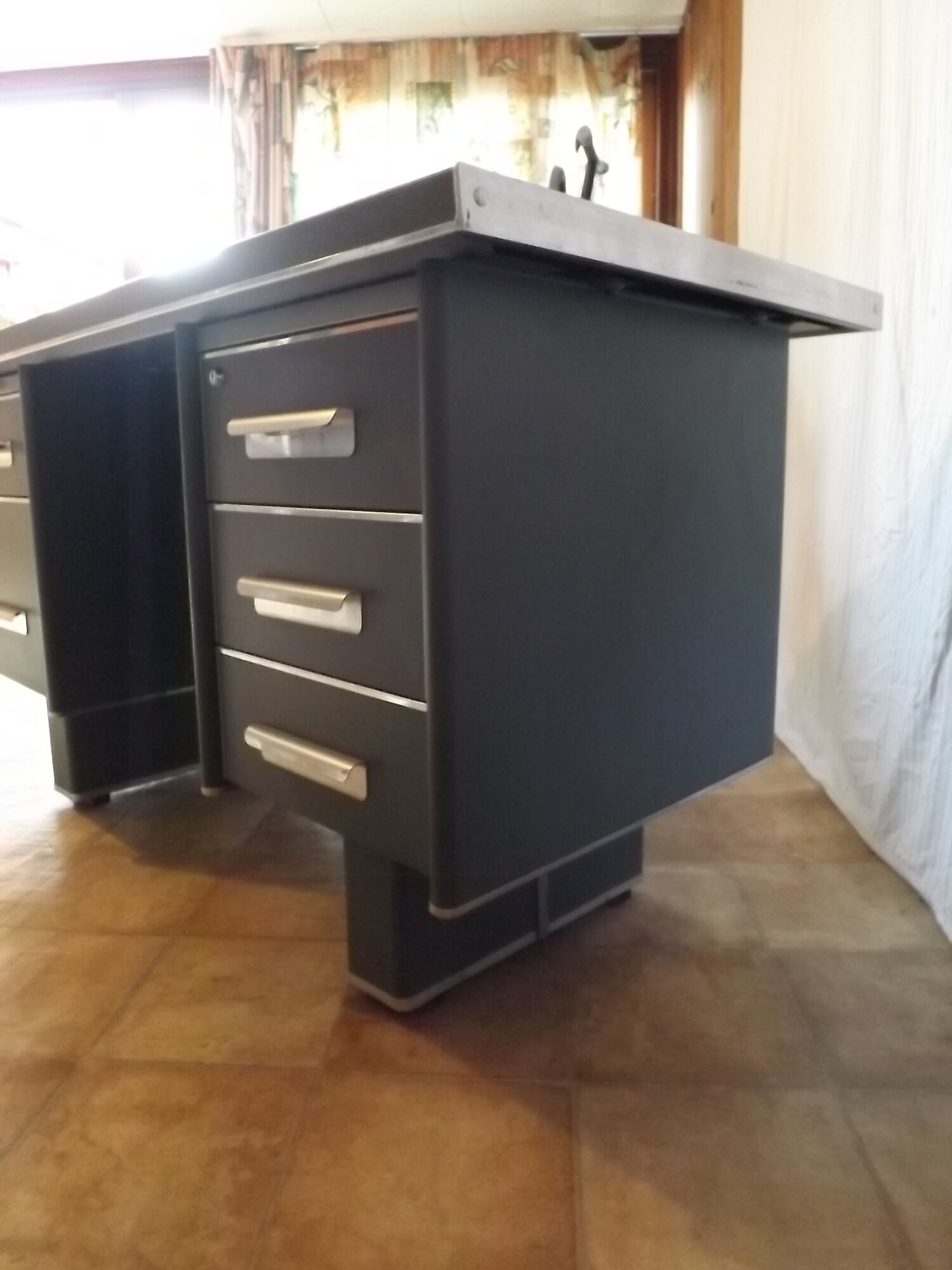 Desk strafor industrial metal covered skai green vintage 1950