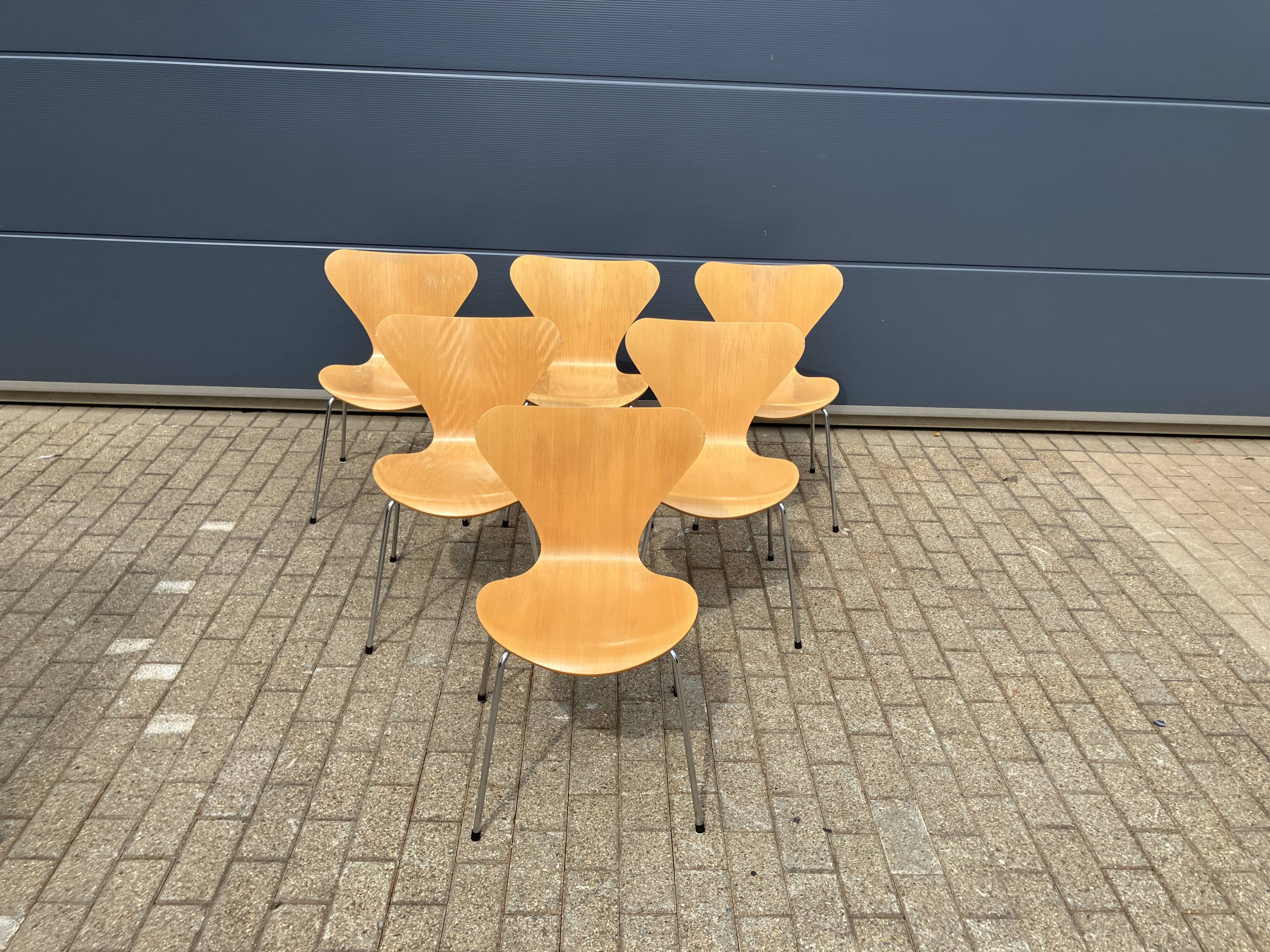 Fritz Hansen series 7 Vlinderstoelen naturel hout 1988