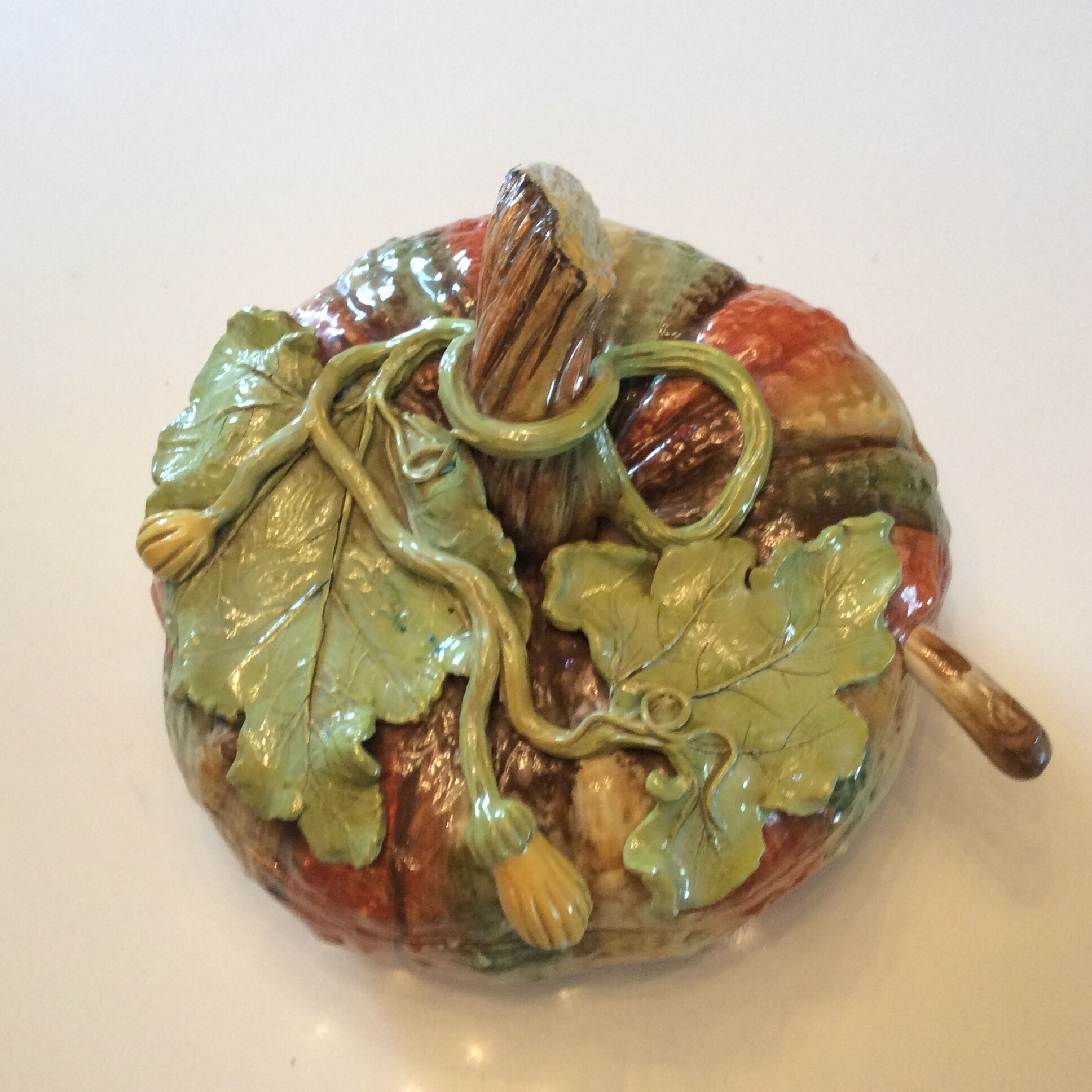 Soupière in italian dab in the shape of a pumpkin