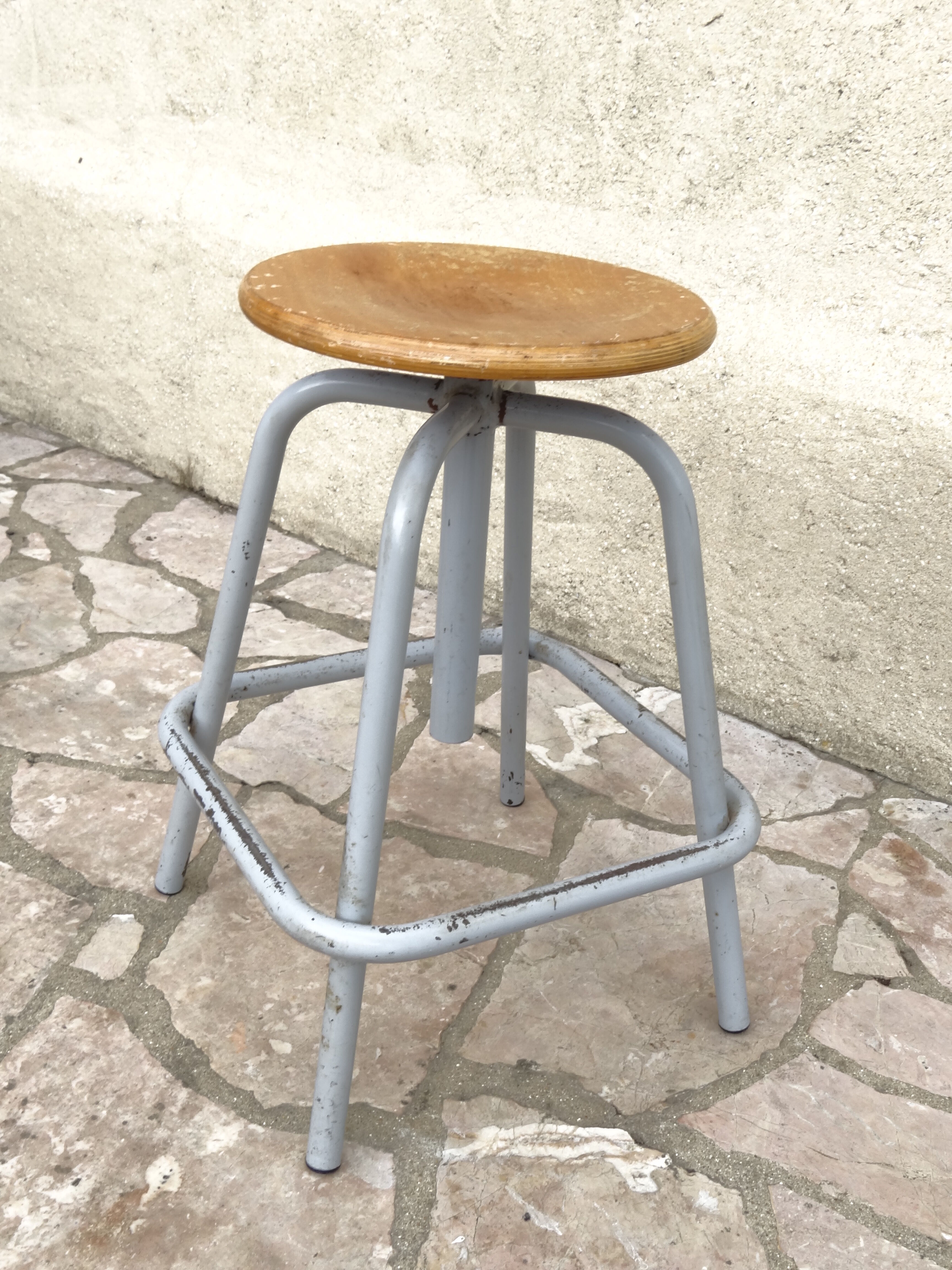 UNIC 1950 screw stool