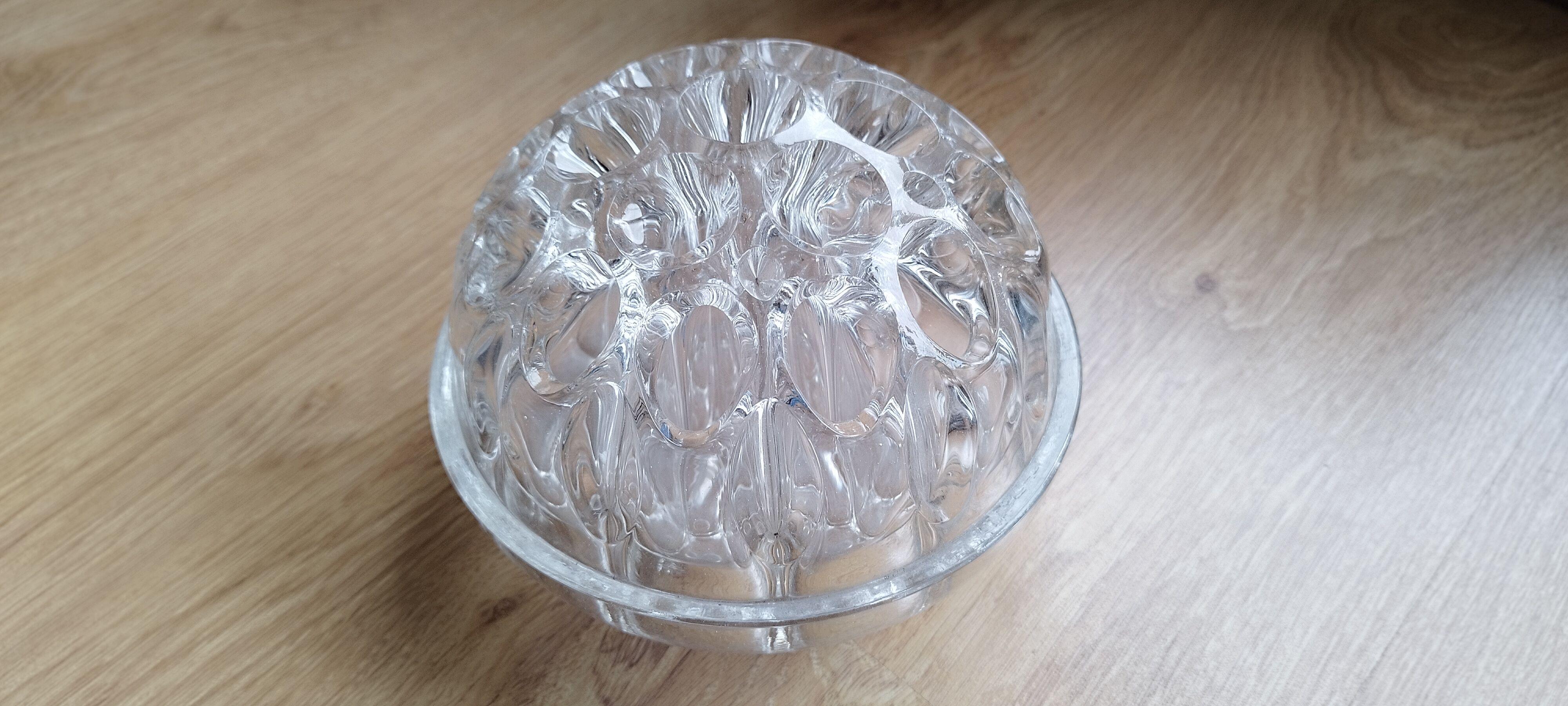 Pique-fleurs  en verre de Reims