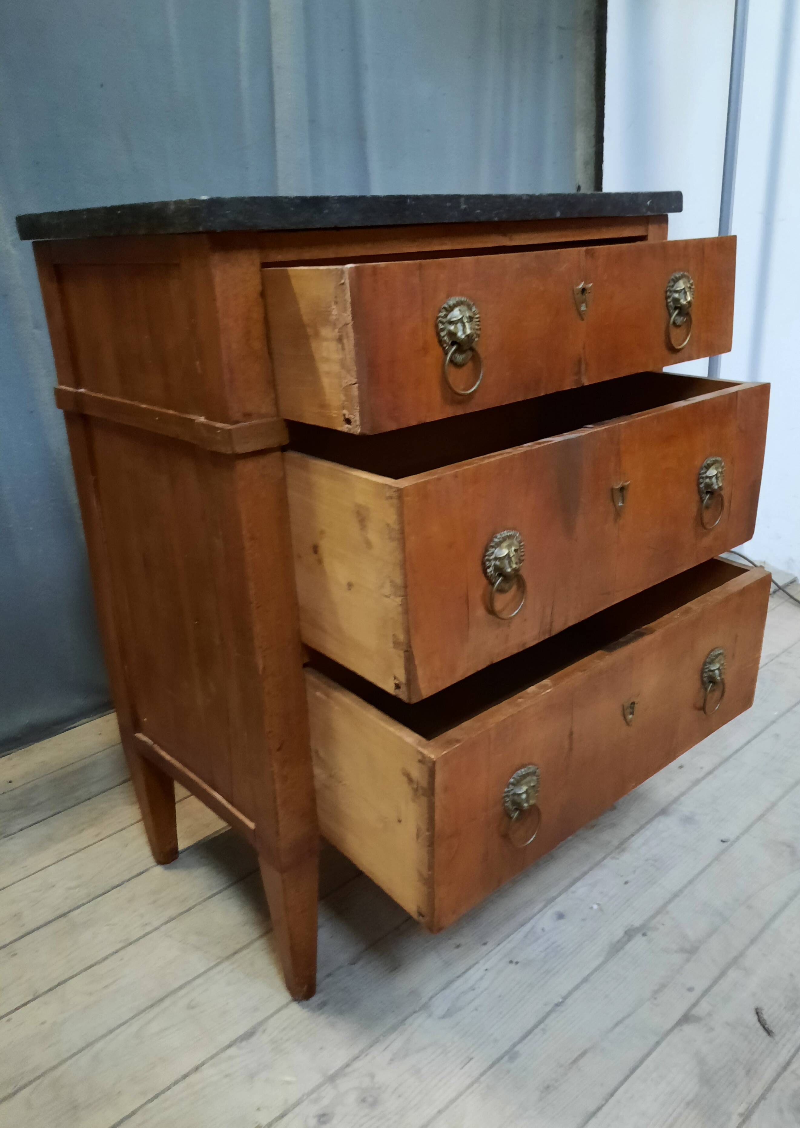 Directory chest of drawers