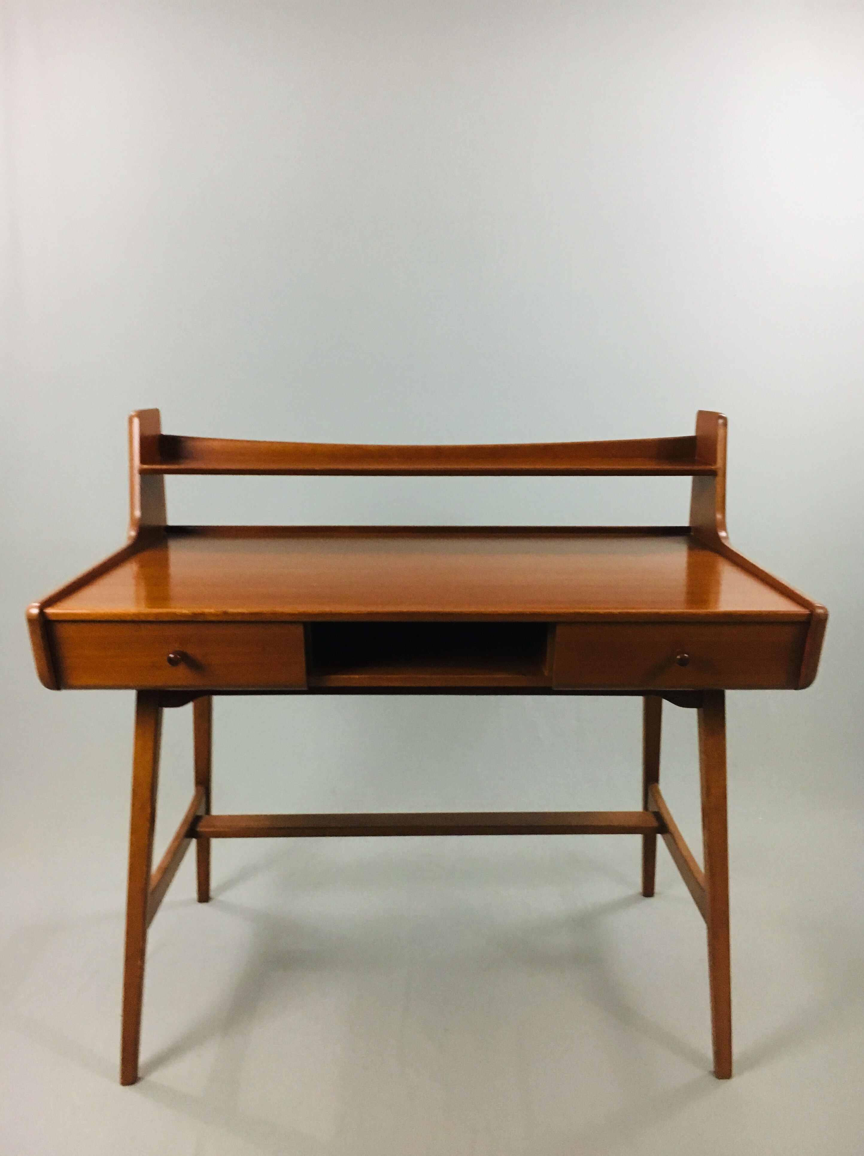 Desk of Jacques Hauville edition Bema