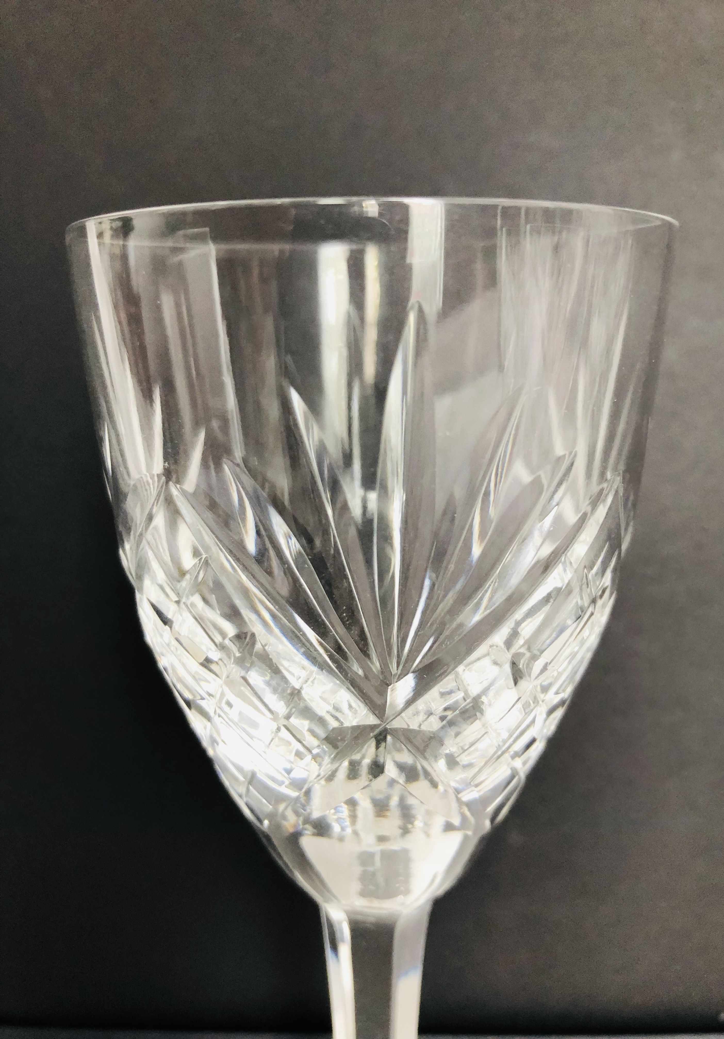 6 Glasses of white wine in cut crystal of Saint Louis model Chantilly