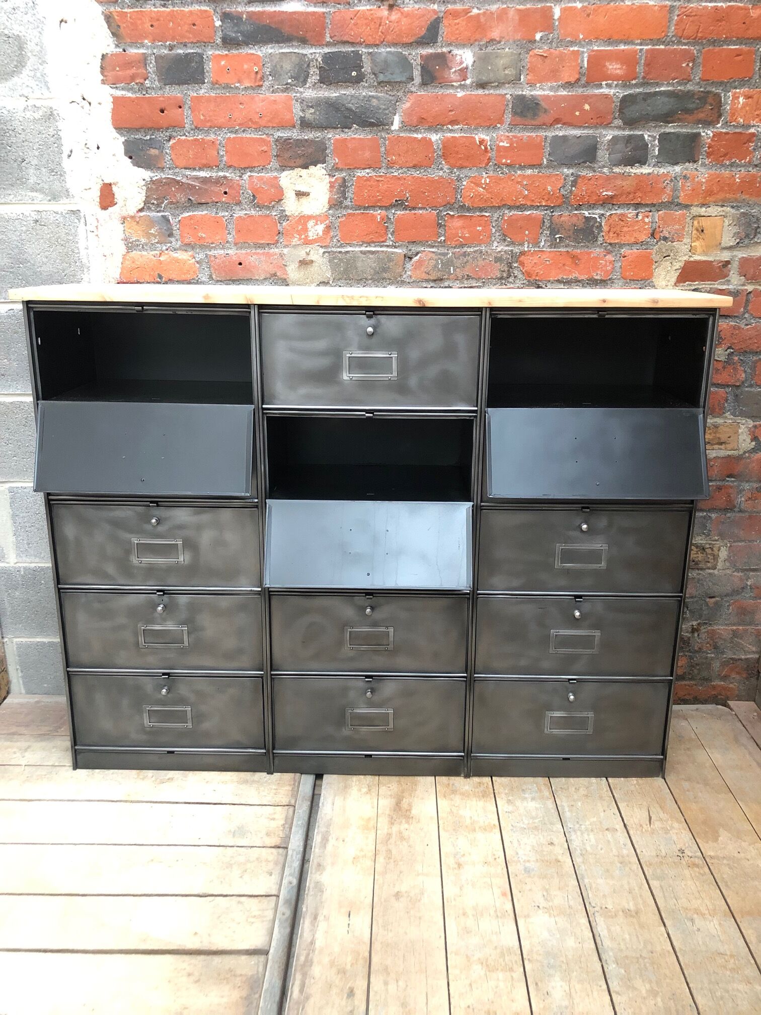 Old metal cabinet 15 valves