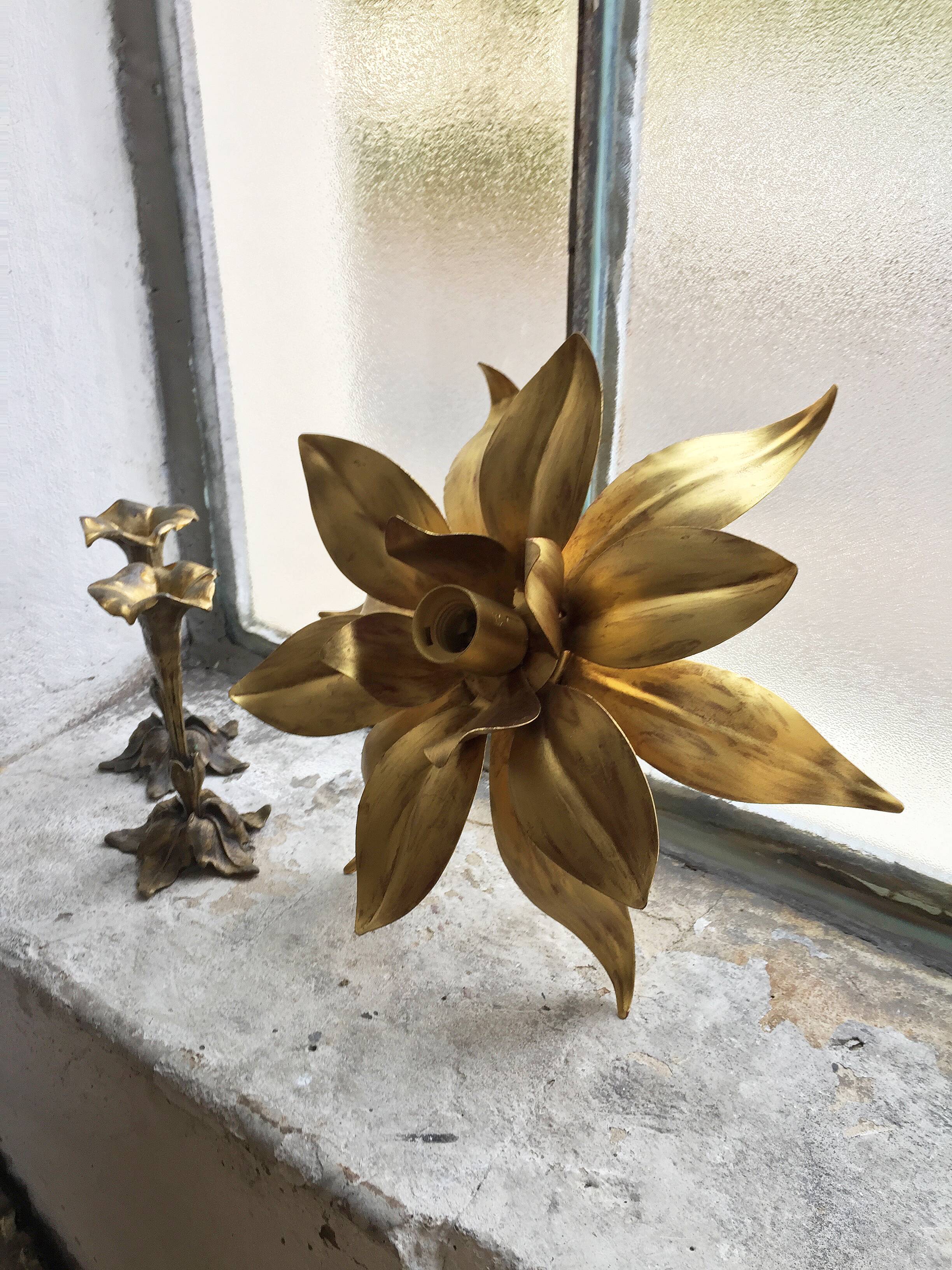 Old wall light flowered