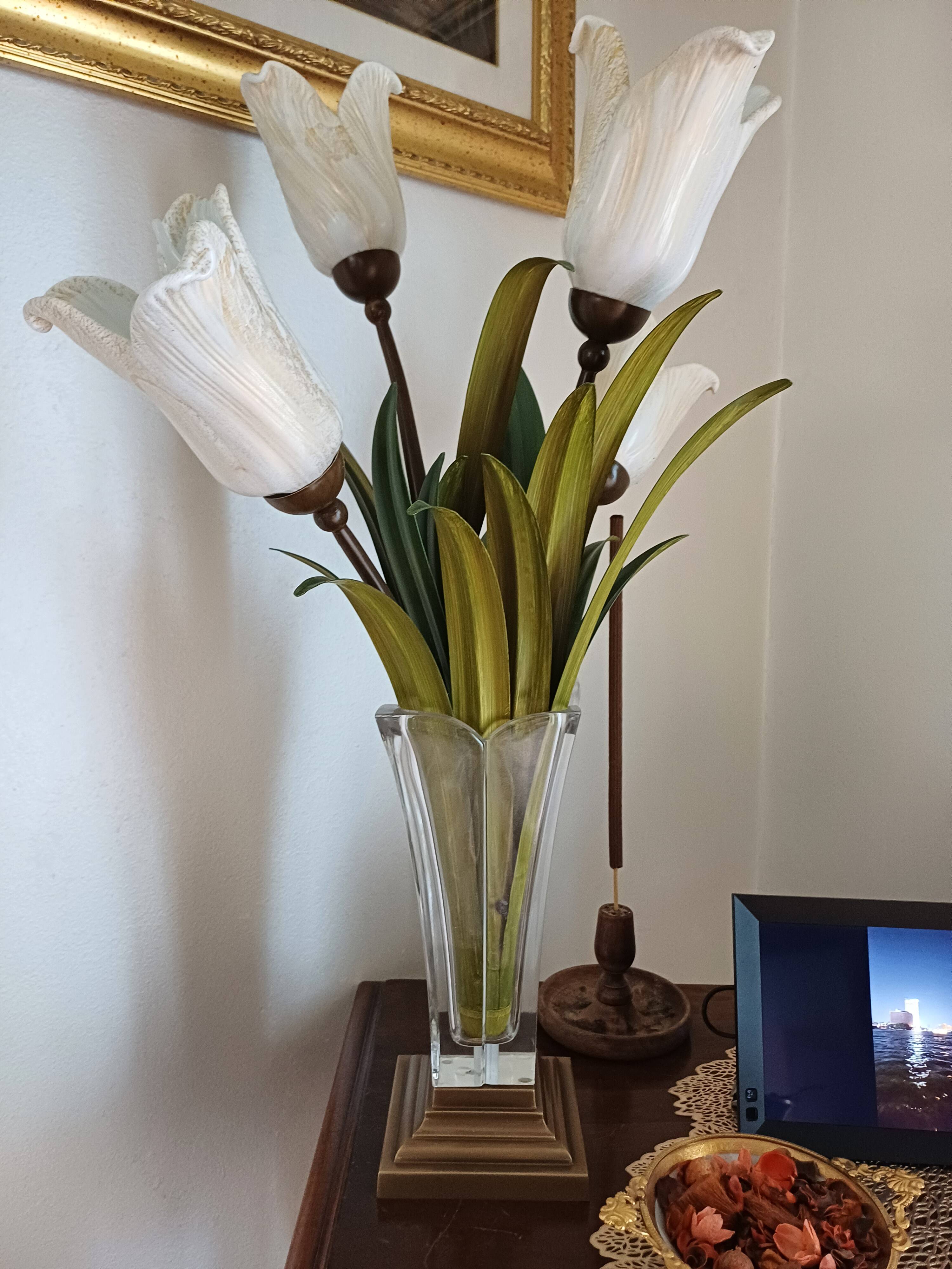 tulipe lamp  Tulip lampe, white gold glitter Murano glass petals