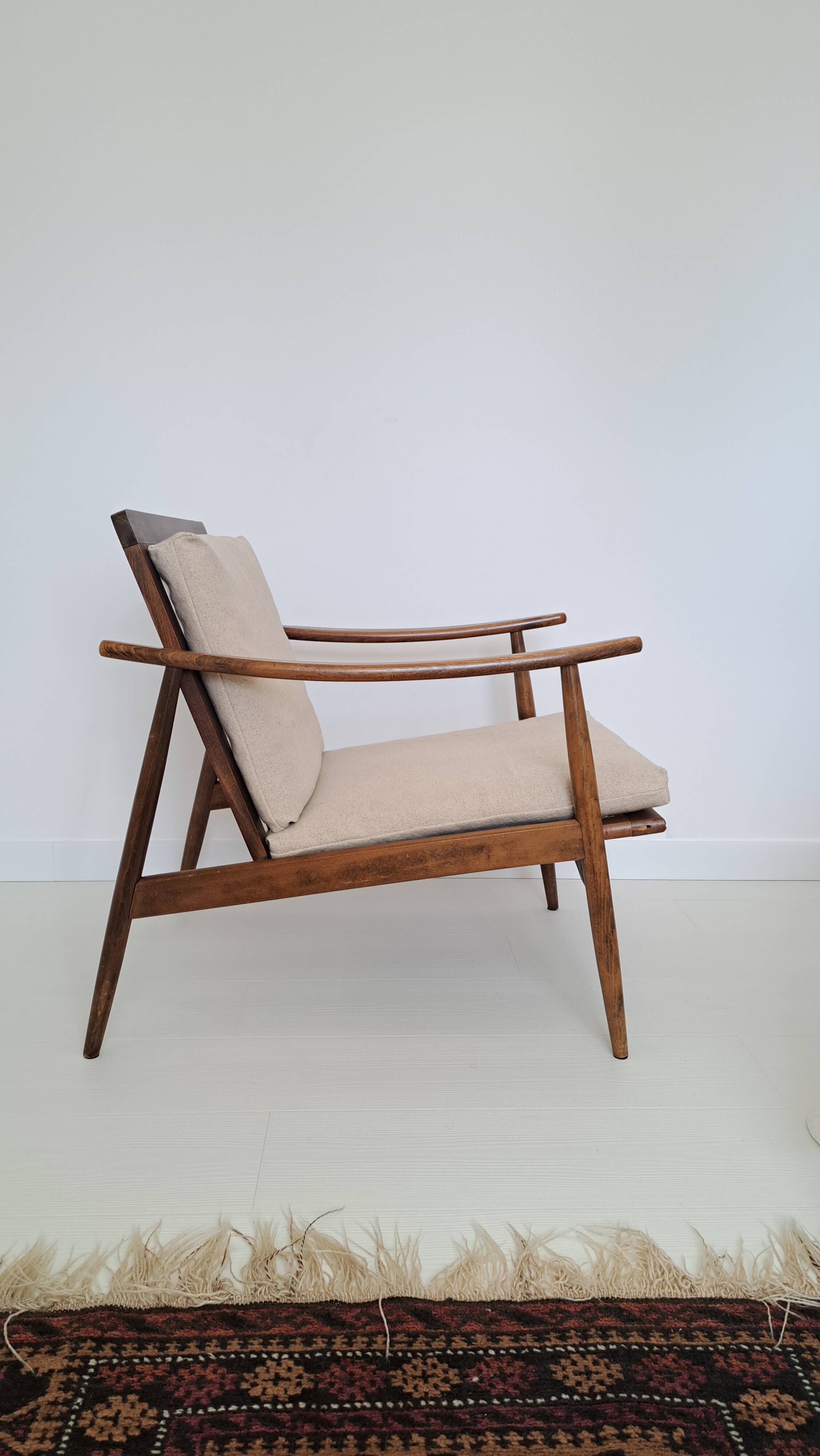 Scandinavian style armchair in solid wood – 1950s/60s