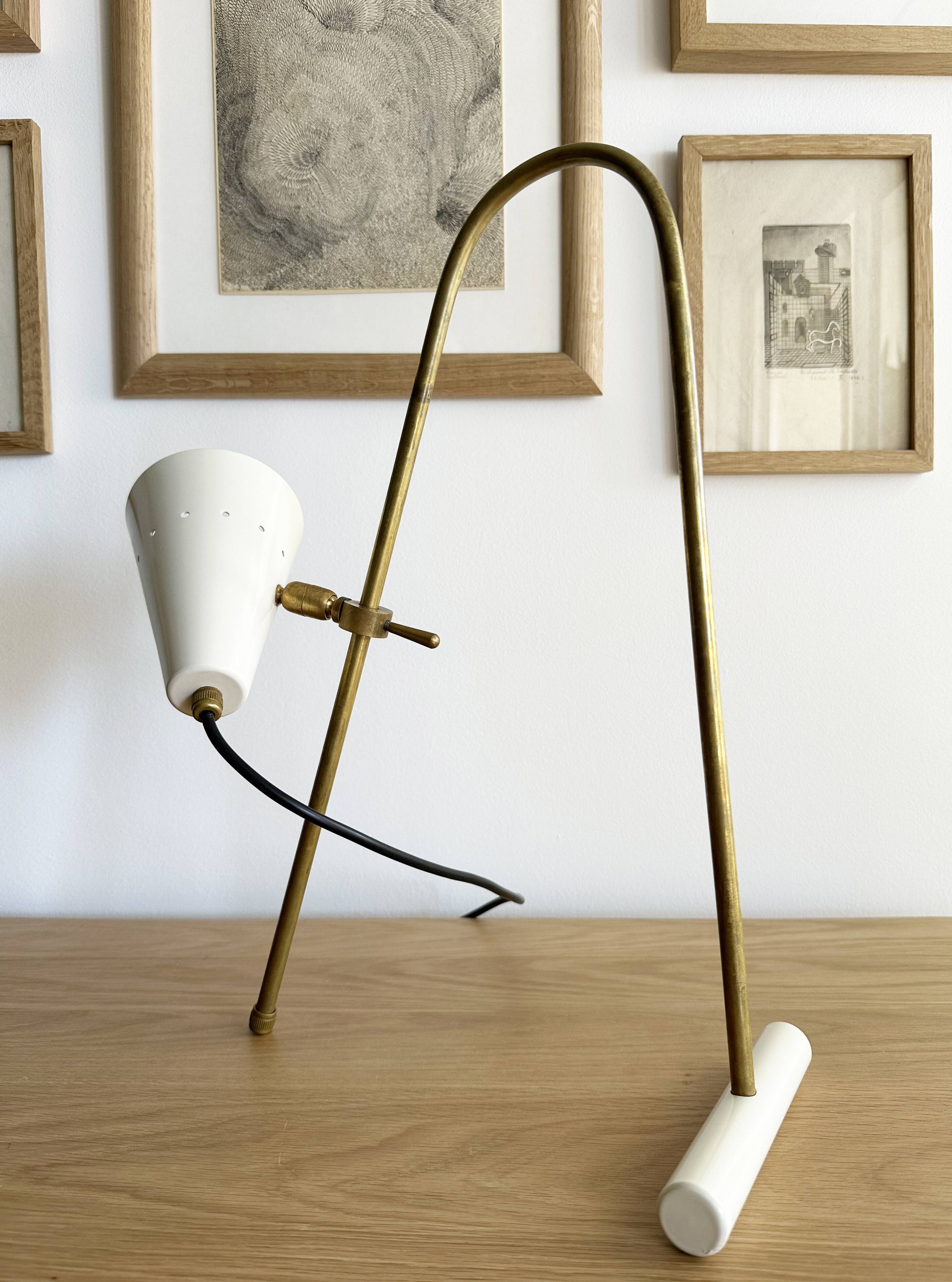 Large Italian table lamp in brass design from the 50s