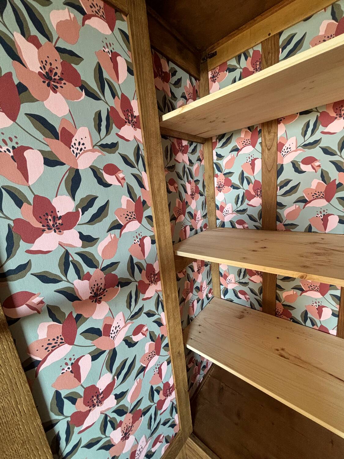 Armoire parisienne art déco bois naturel