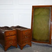 Victorian Pedestal Desk in Walnut and Hand-Dyed Leather
