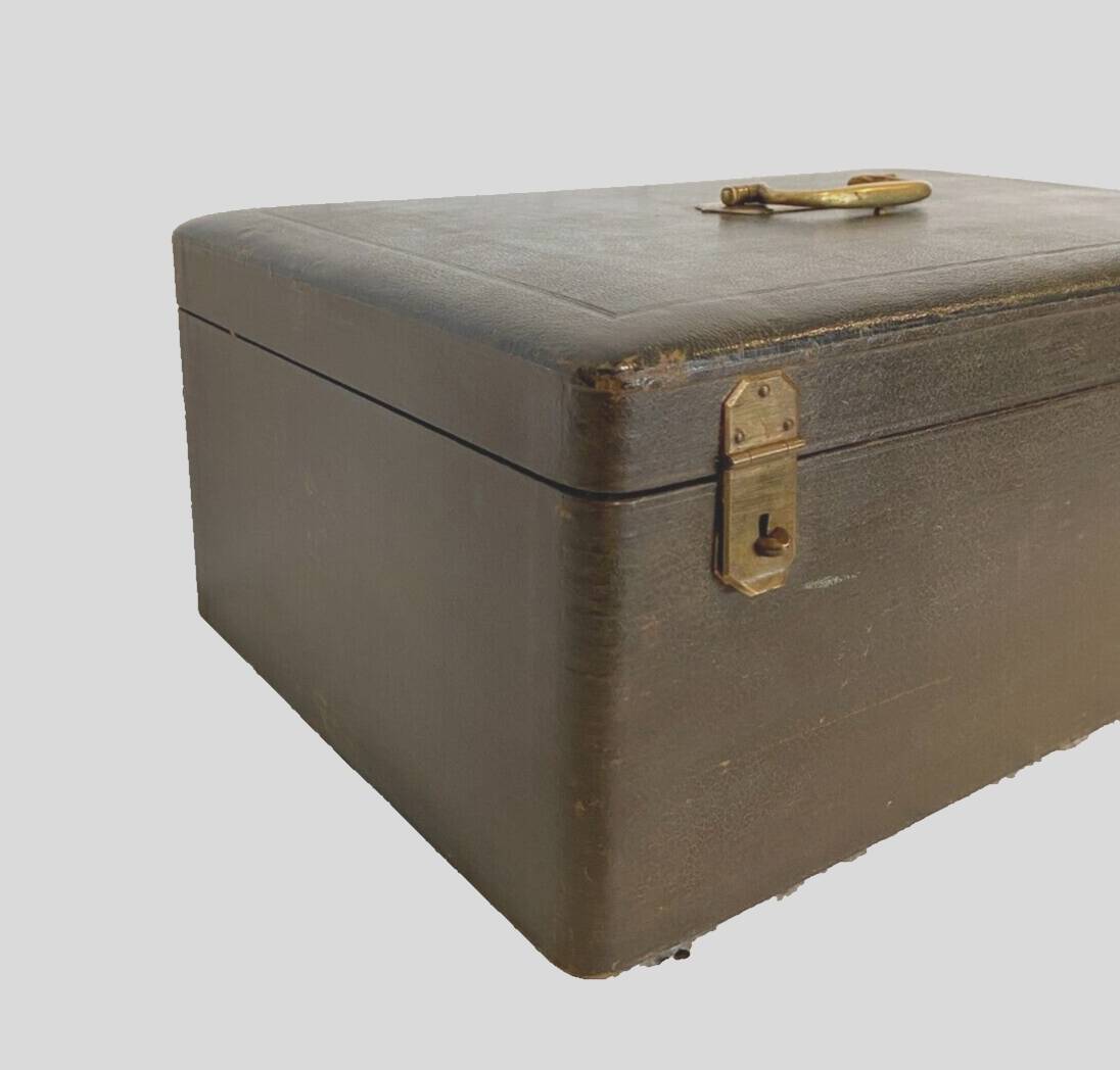 Louis XV style housewife in silver metal 20th century