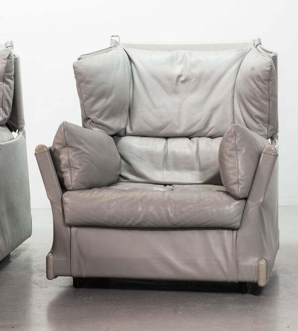 Fauteuils Cassina « Viola d'Amore » de Piero de Martini et repose-pieds, années 1970