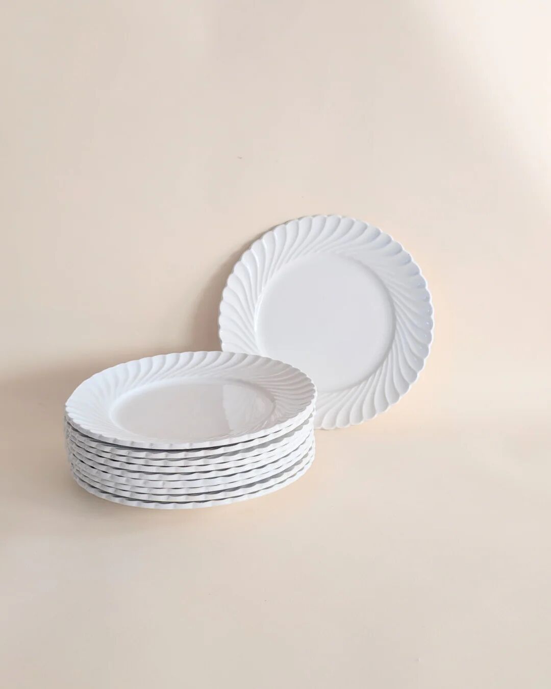 White ceramic twisted dinnerware set