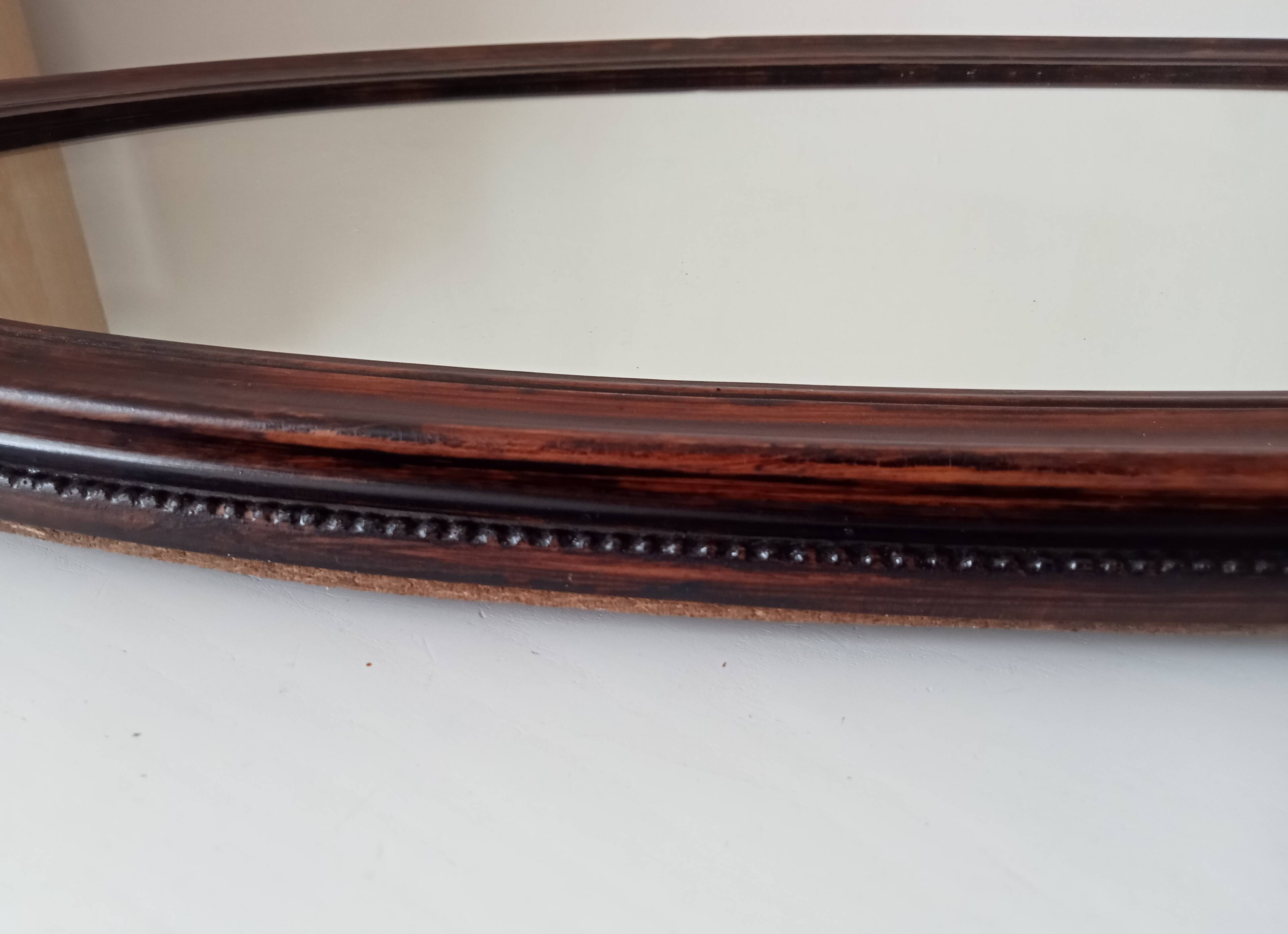 Oval antique mirror in solid wood from the 1960s.