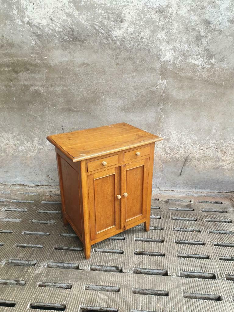 Commode en chêne coffre de tiroirs