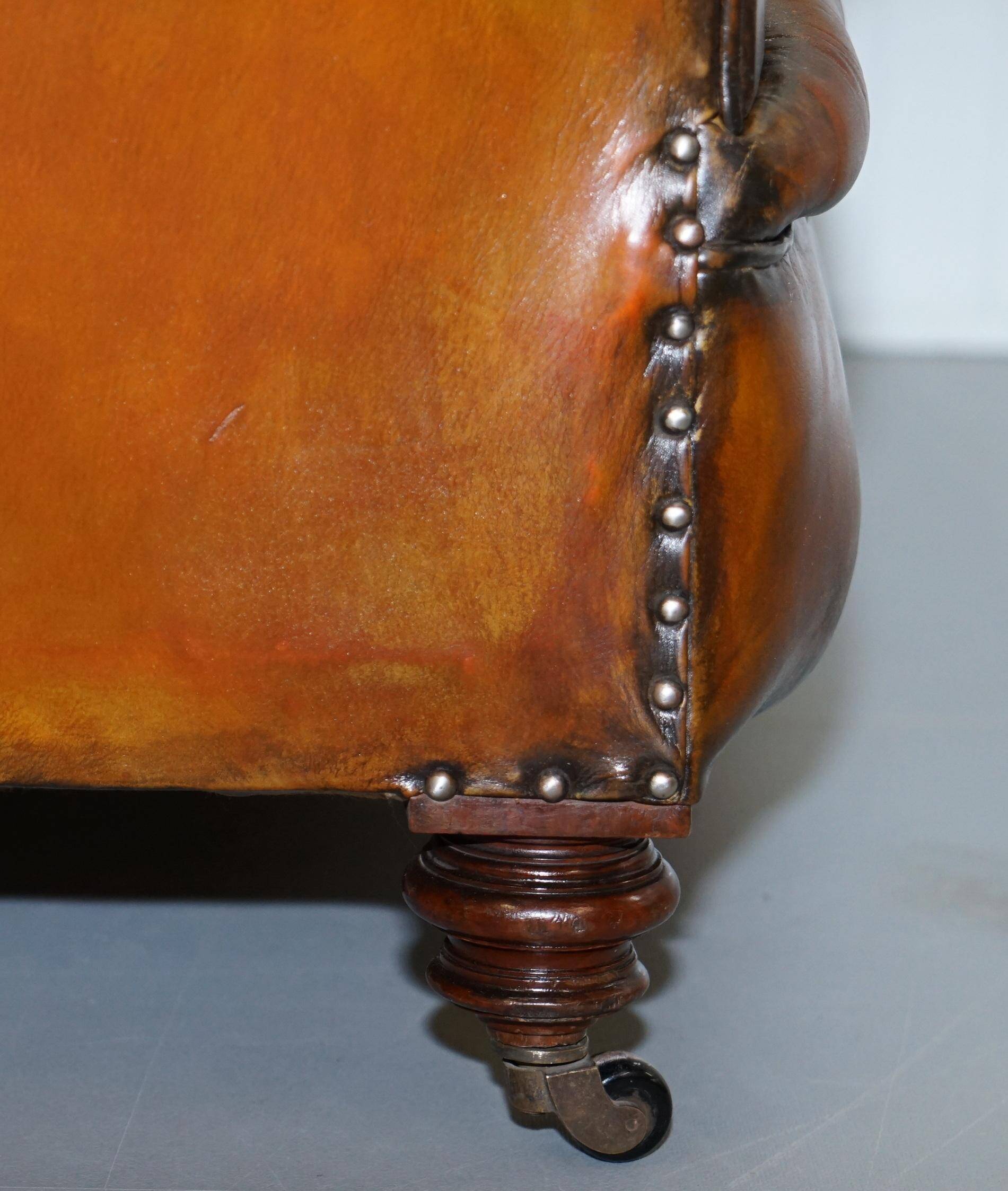 Victorian Chesterfield canapé from 1890 in restored leather, stamped Cornelius V. Smith.