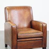 Fauteuil design en cuir de mouton vintage confortable avec un look robuste
