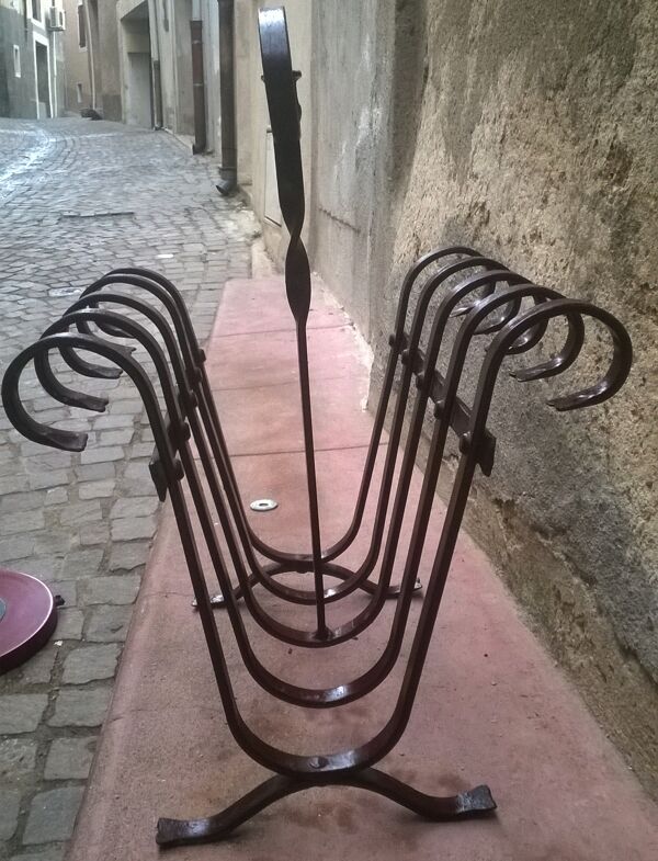 Porte-revue en fer forgé