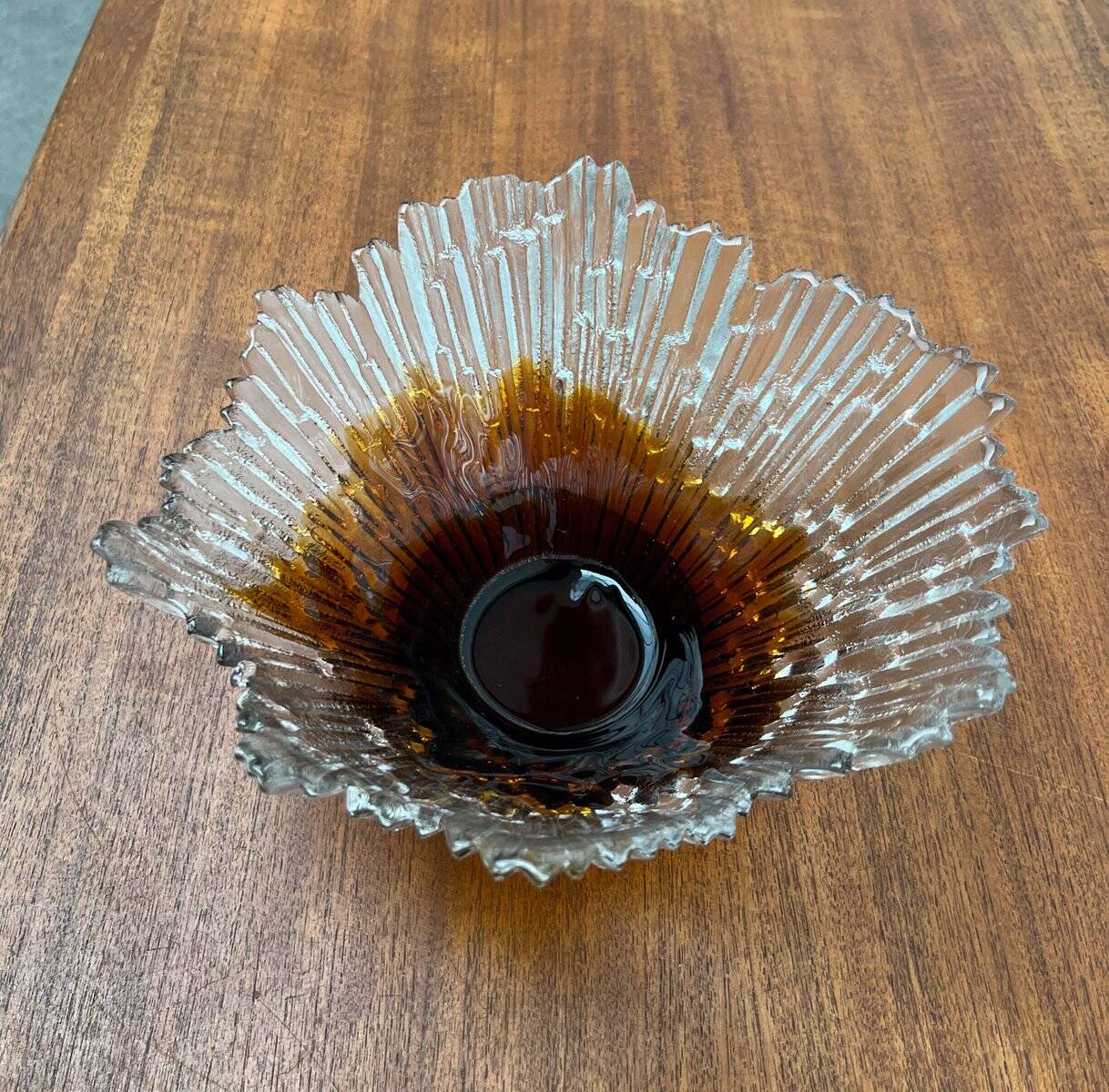 Glass bowl from the modern Revontulet series by Tauno Wirkkala for Humppila, Finland, 1960s.