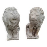 Paire de lions de jardin en pierre ancien vintage