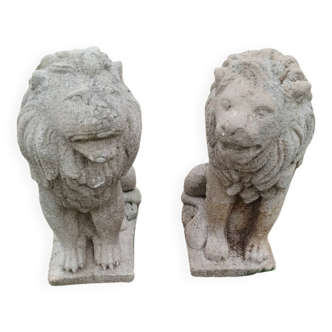 Paire de lions de jardin en pierre ancien vintage