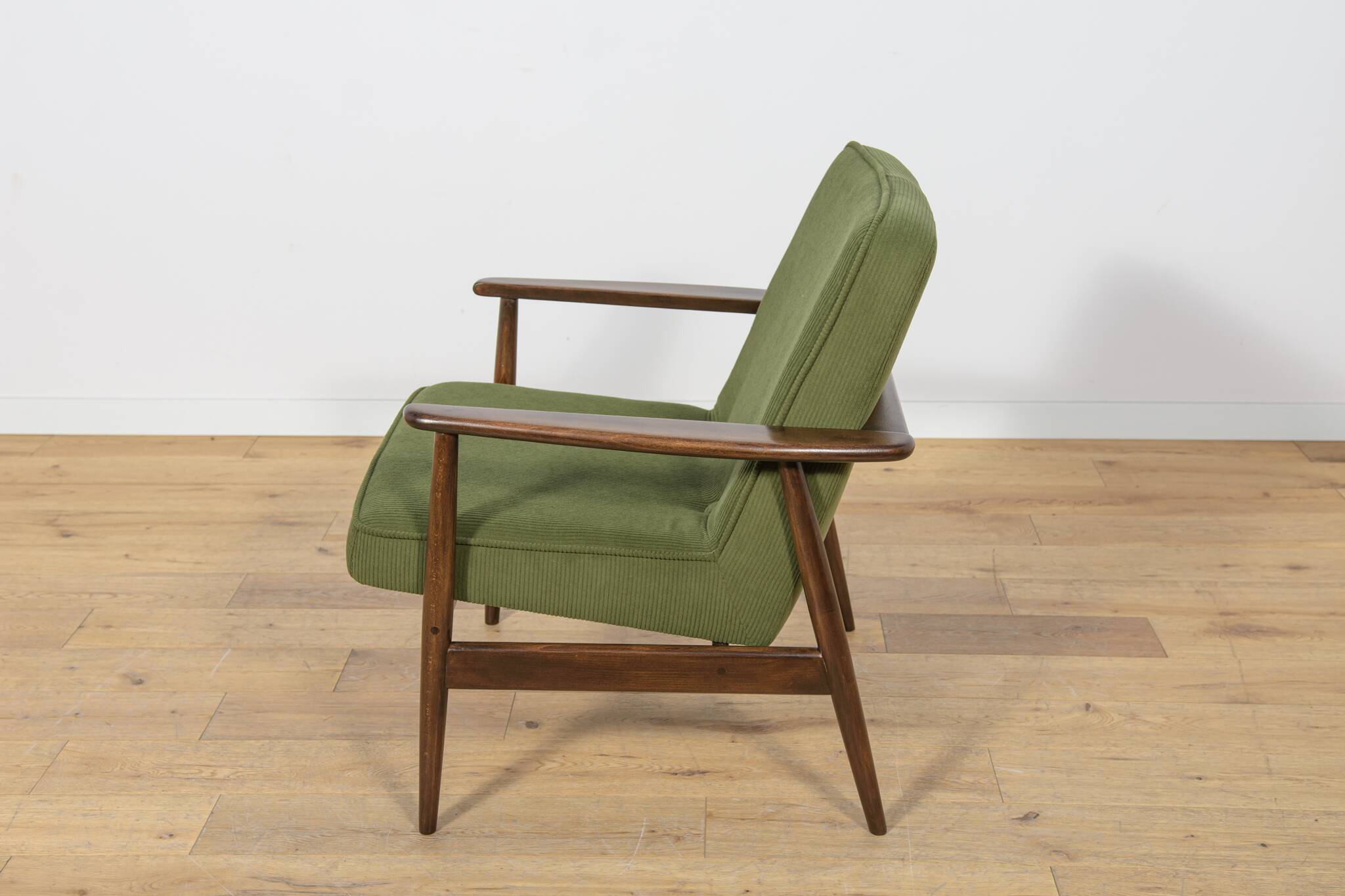 Model 300-192 Armchair by Juliusz Kedziorek for Goscinska Furniture Factory