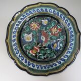 Ceramic plate hand decoration