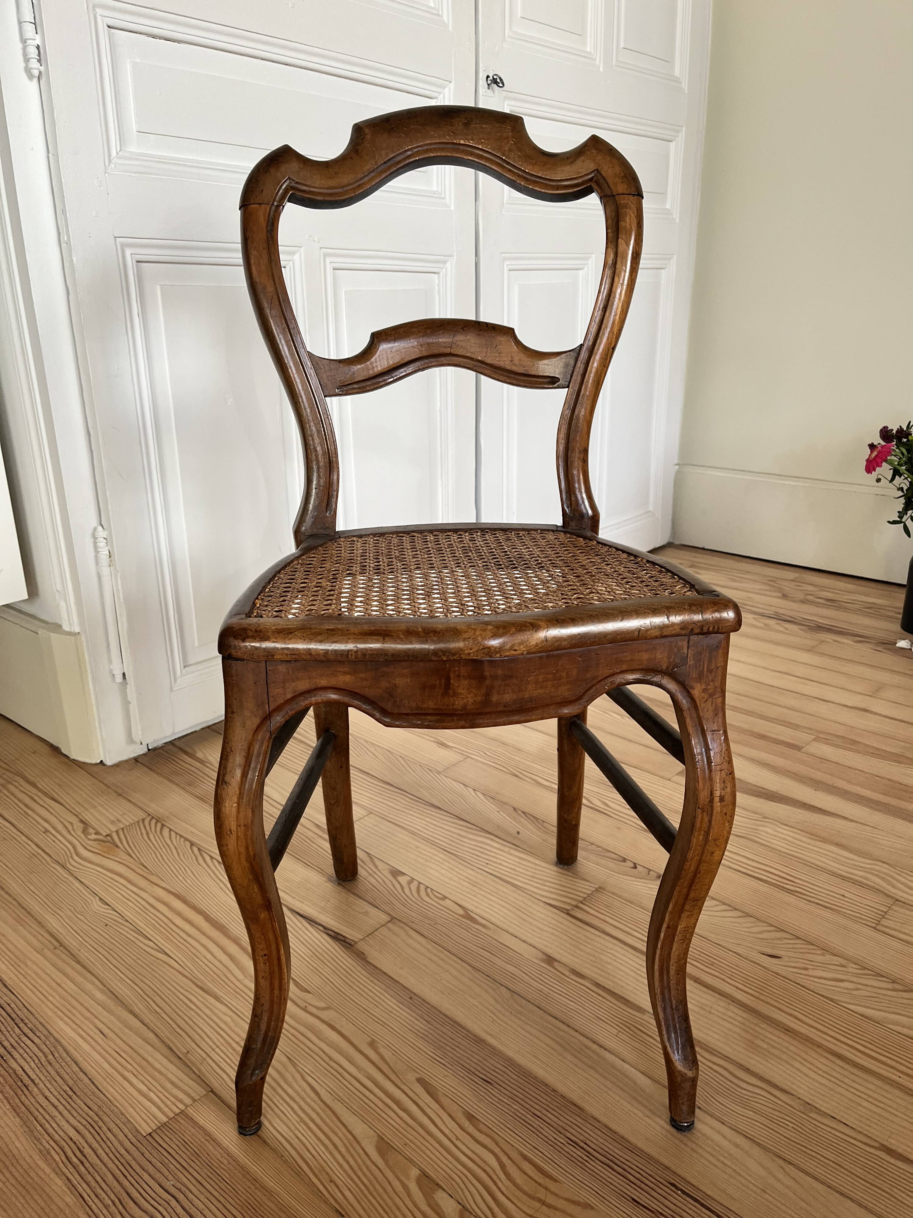 Chaises style Louis XV en bois et cannage