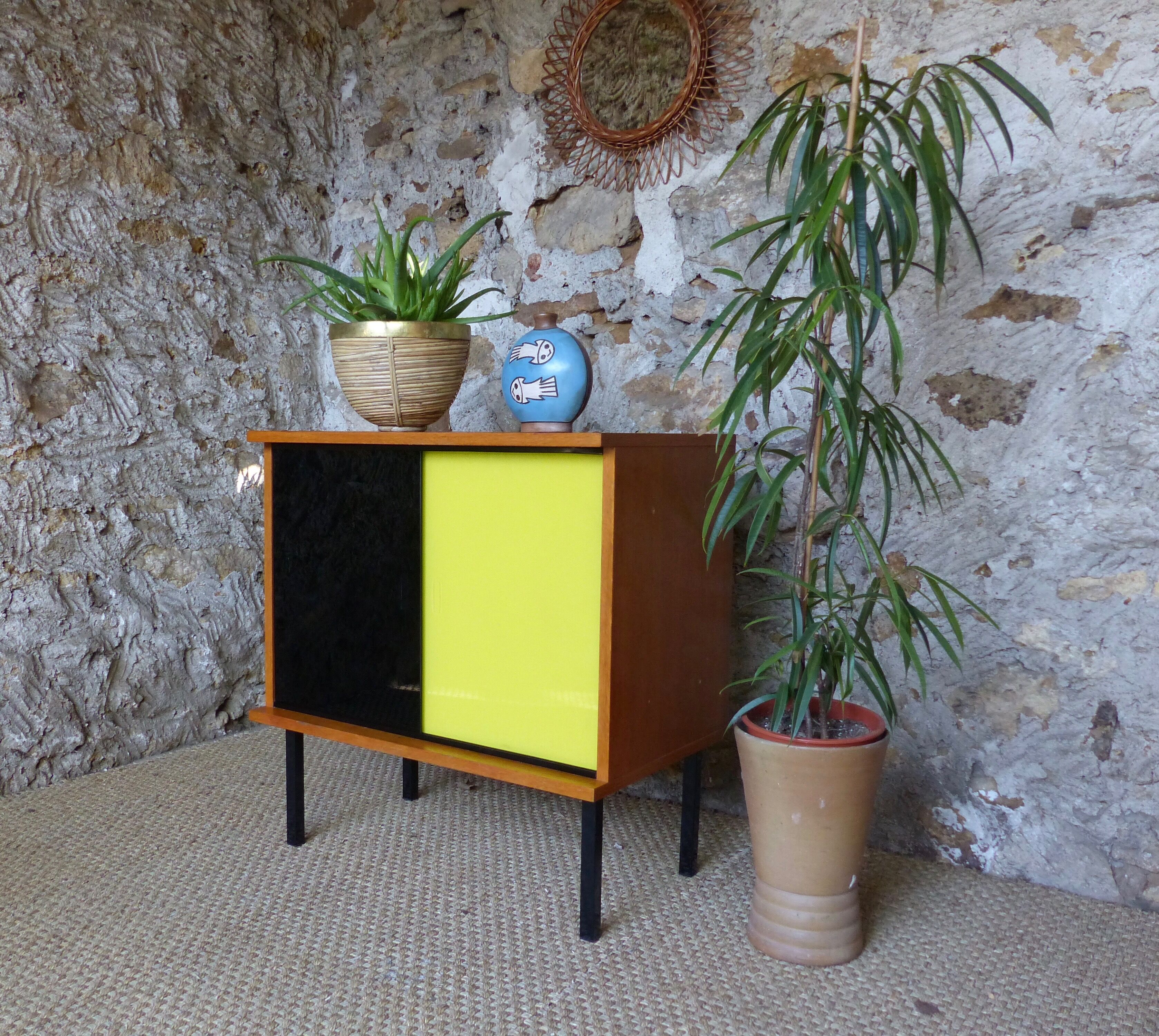 Buffet vintage yellow and black