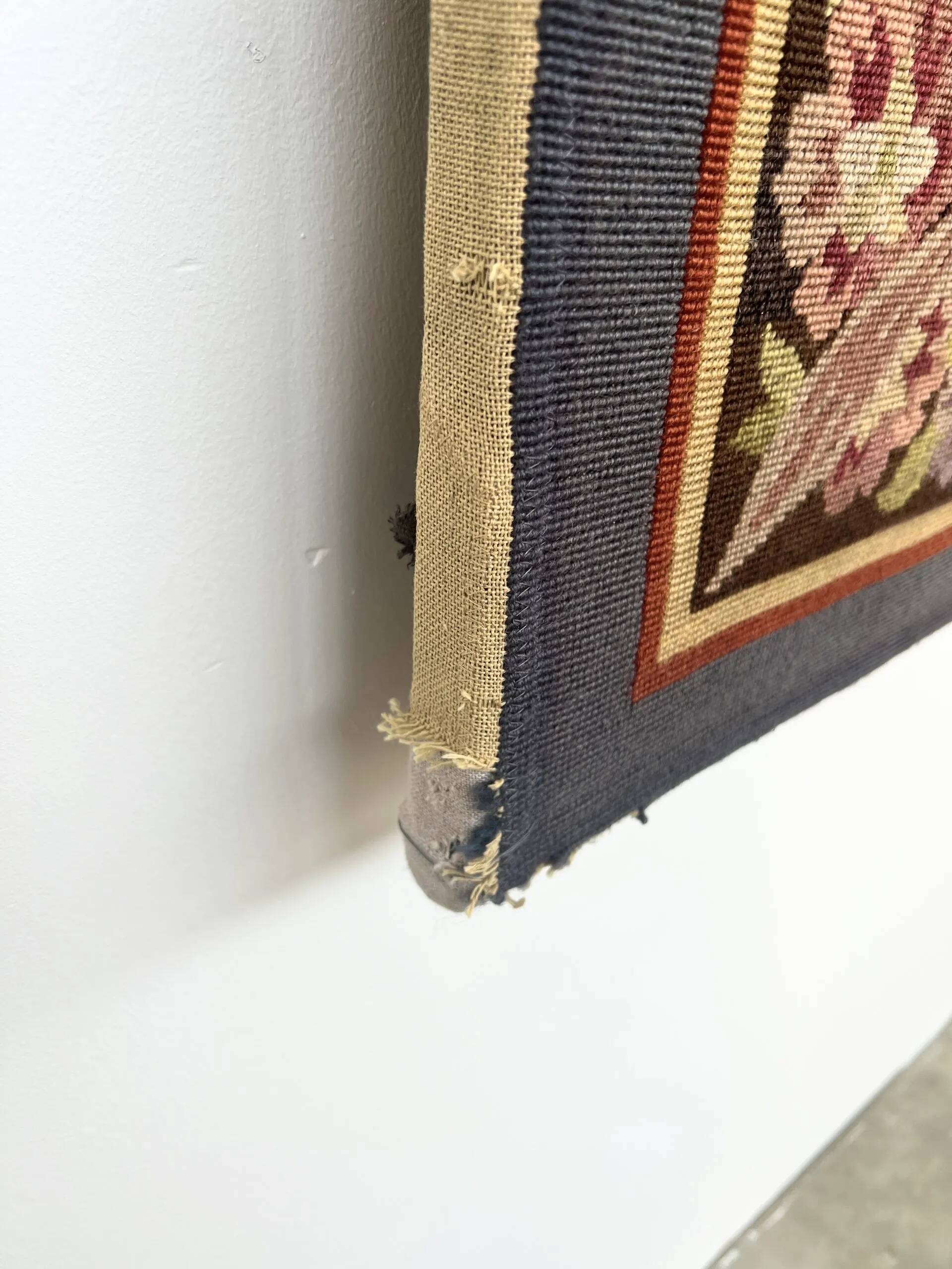 Tapisserie verdure dans le goût d’Aubusson sur châssis (214 x 176 cm)