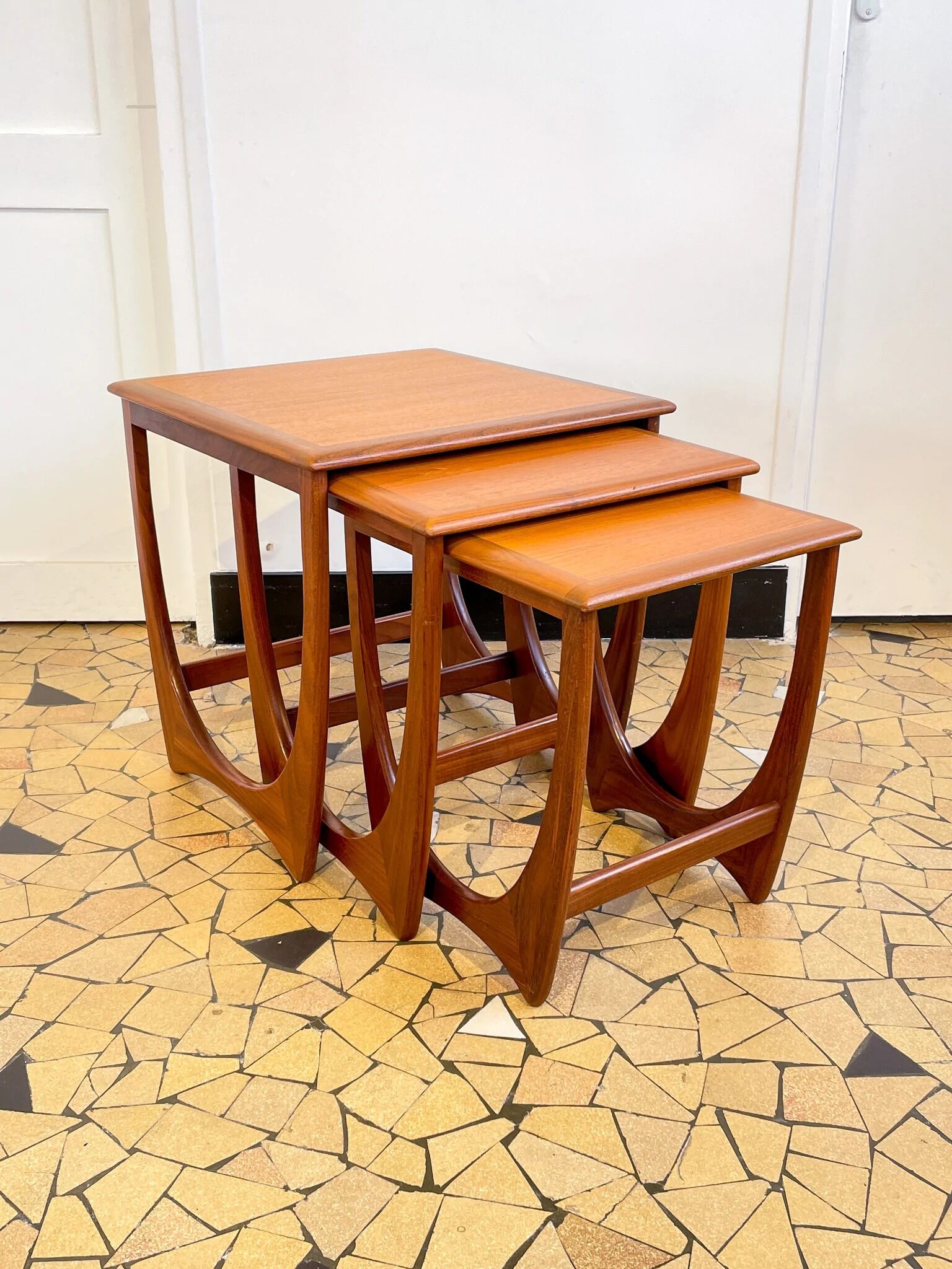 Teak trundle coffee table