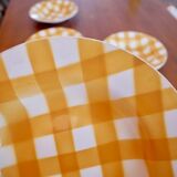 6 hollow plates with yellow and white checkered