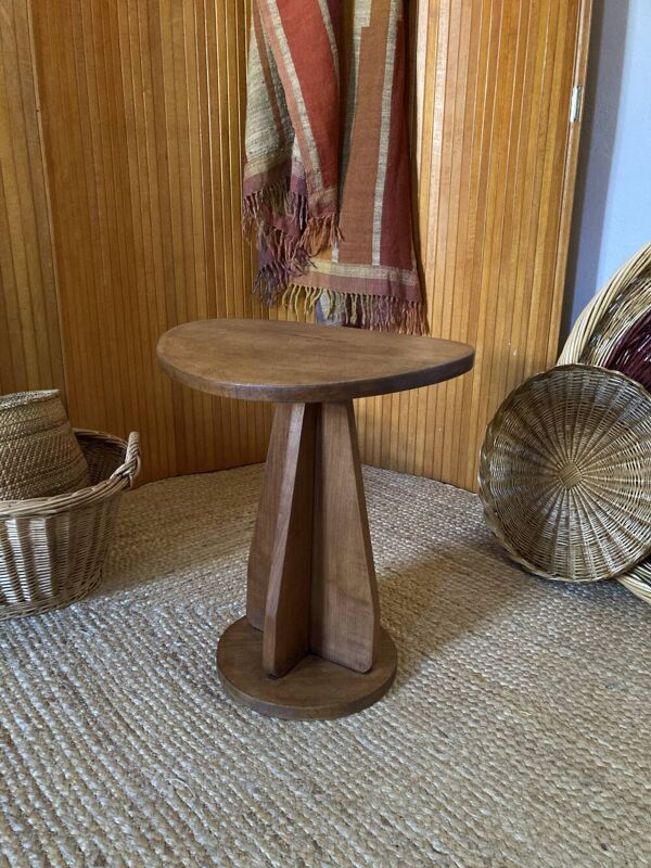 Tabouret en bois avec assise convexe
