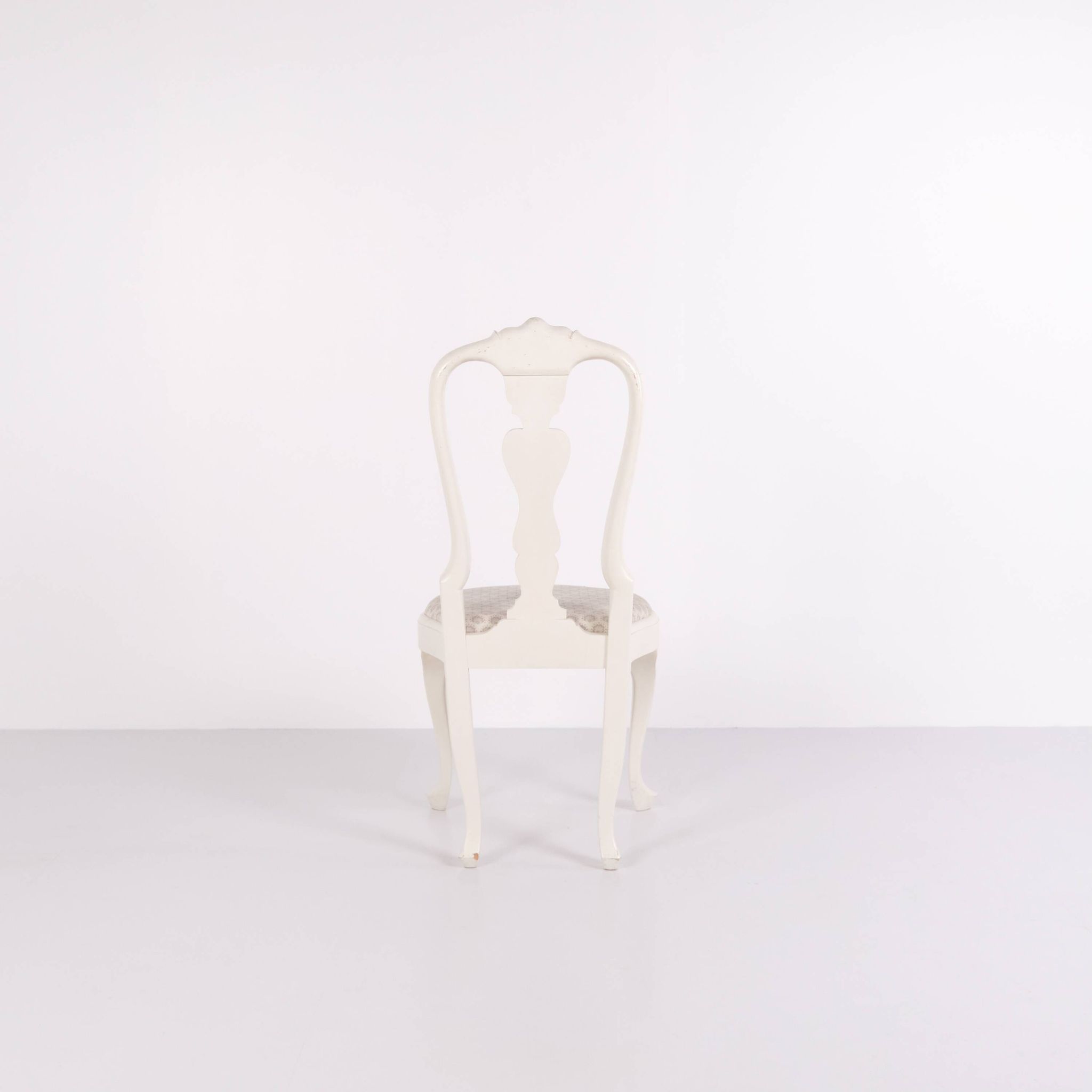 Set of six dining chairs - Neo Rococo style - white painted with decorative details - 1920s
