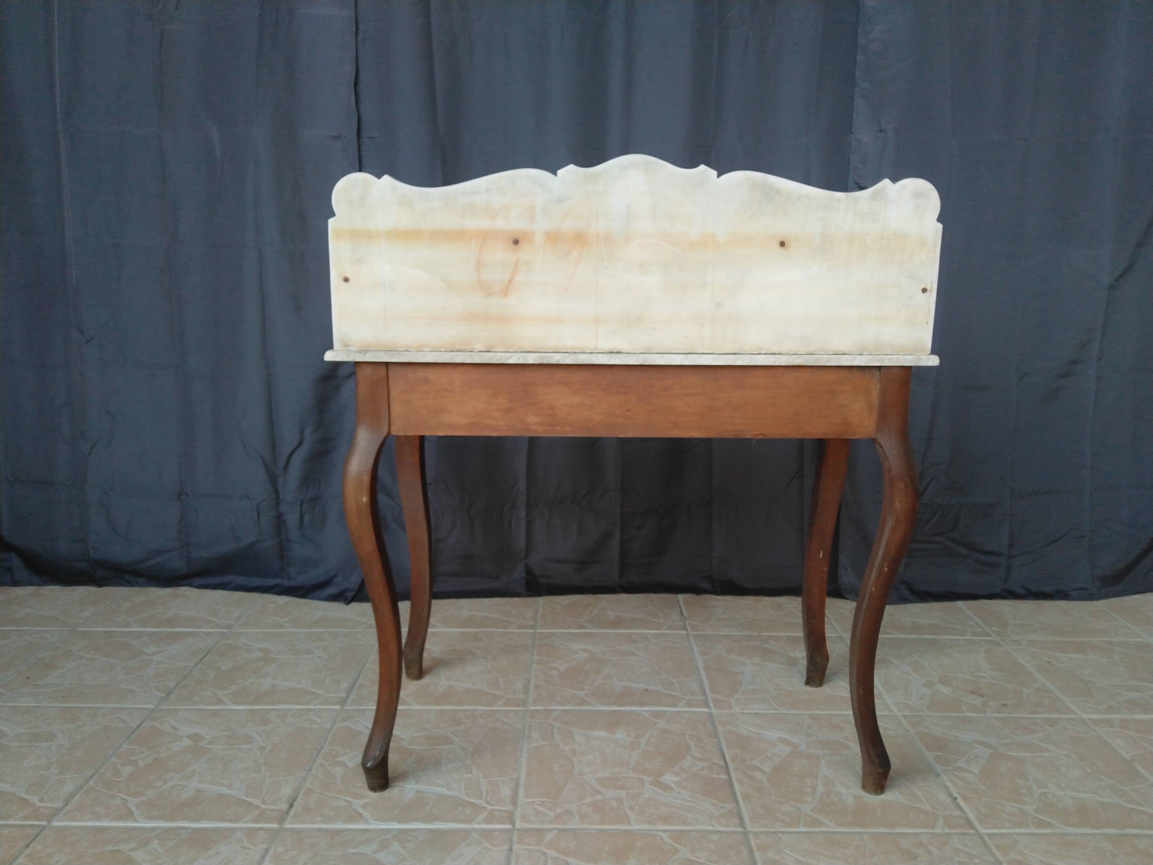 Walnut toilet furniture