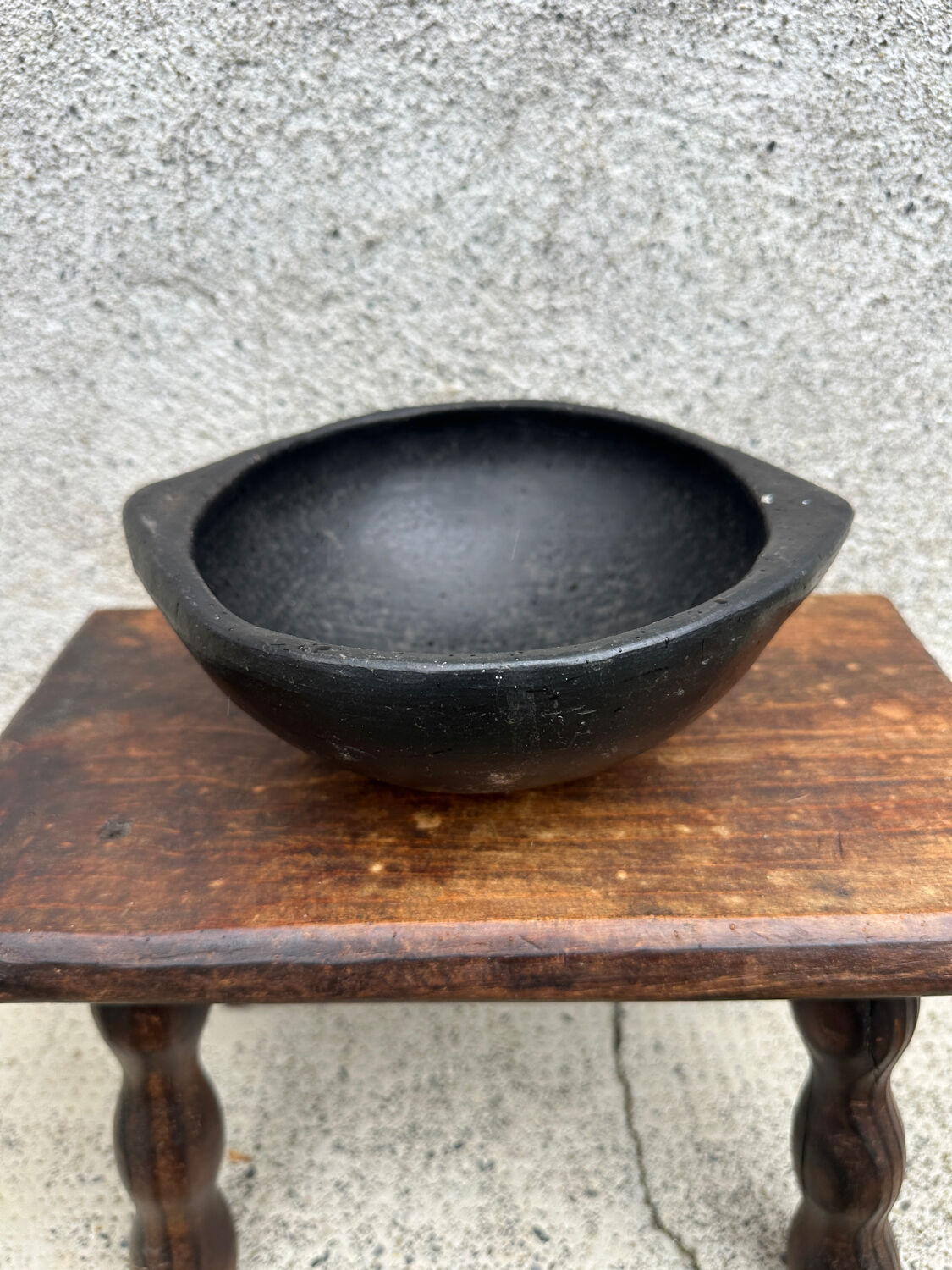 Ancient bowl, ethnic pottery in Colombian La Chamba ceramic.