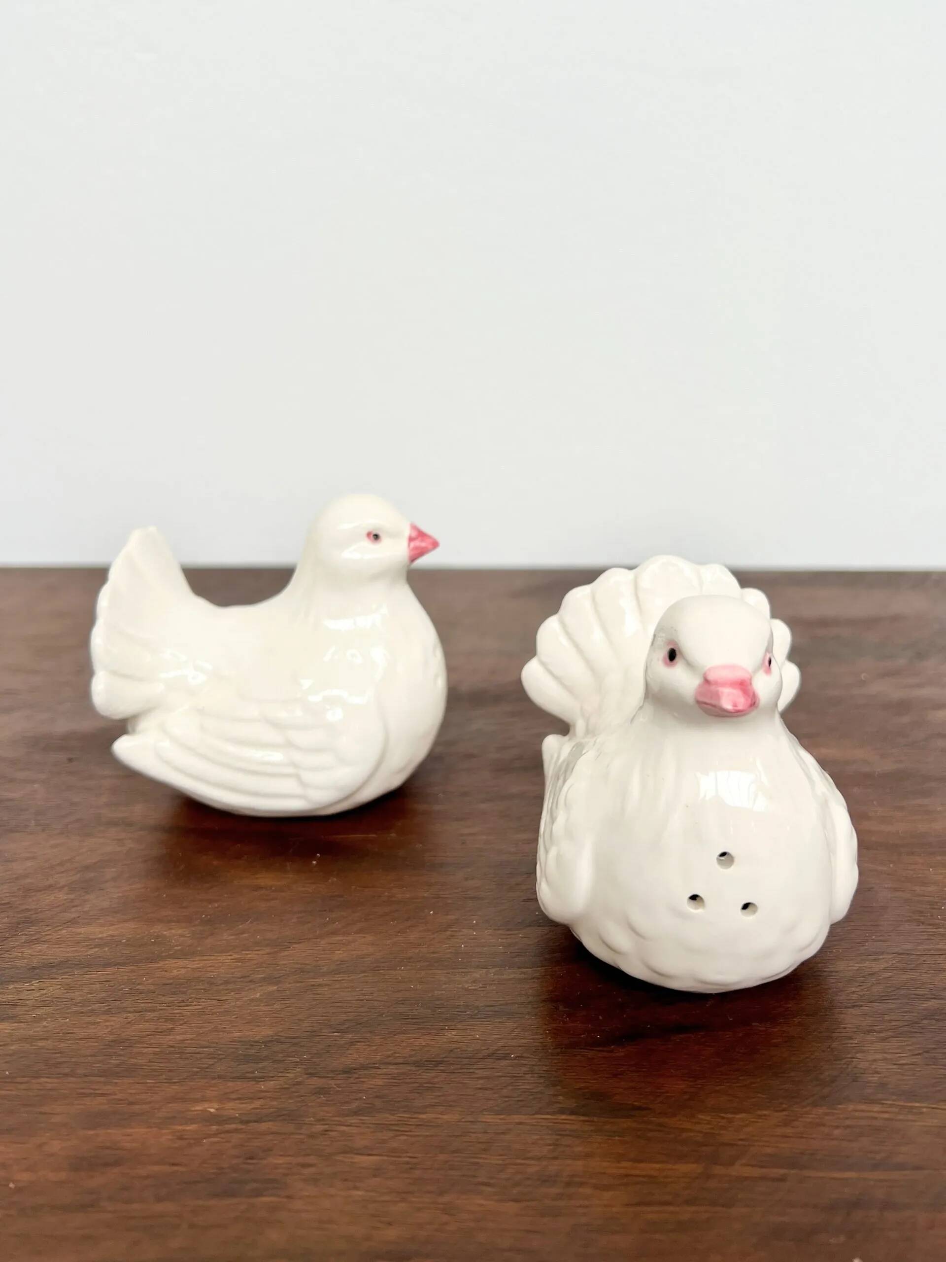 Ceramic salt and pepper set in white doves
