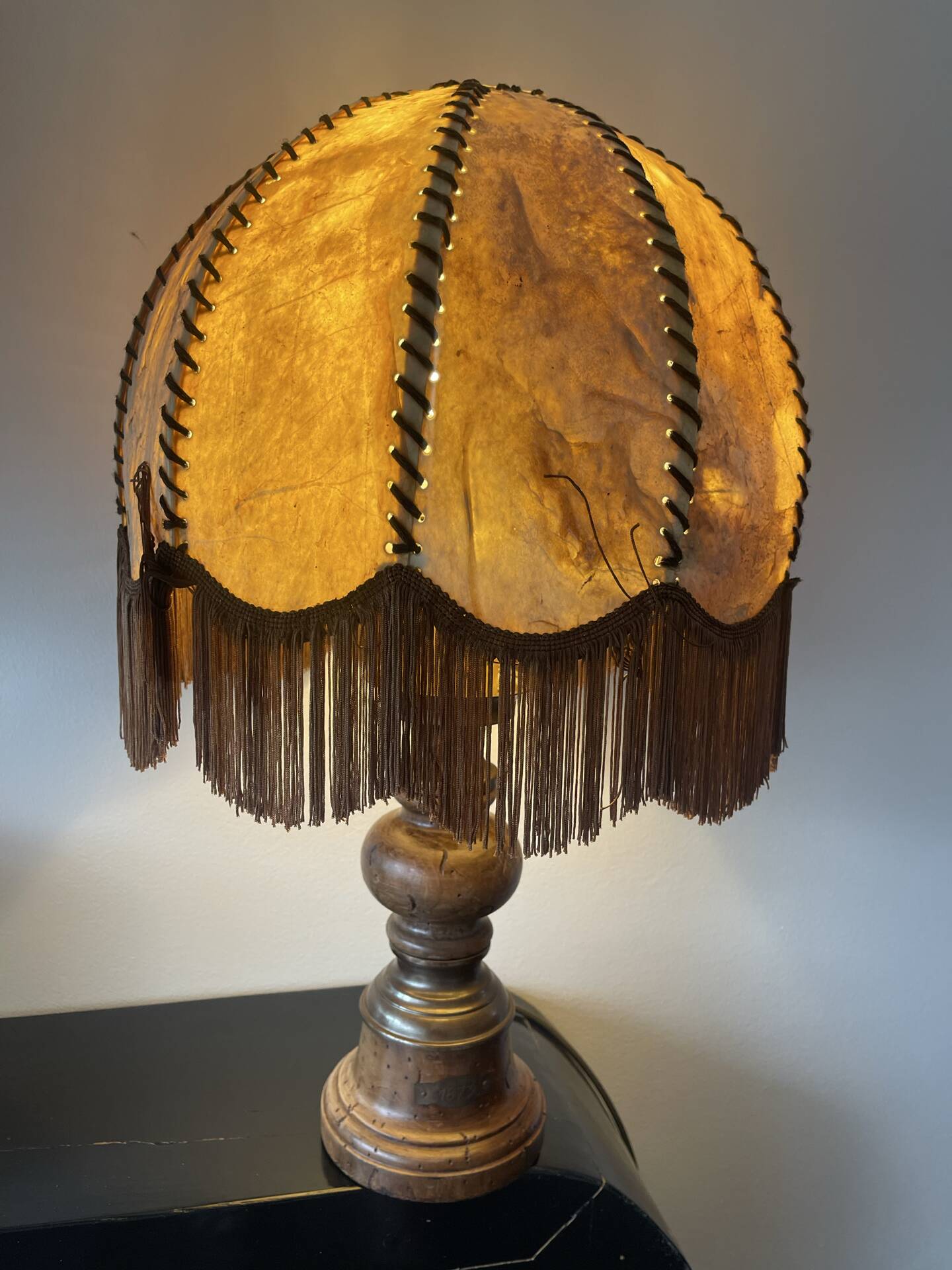 Vintage 80s wooden rustic lamp